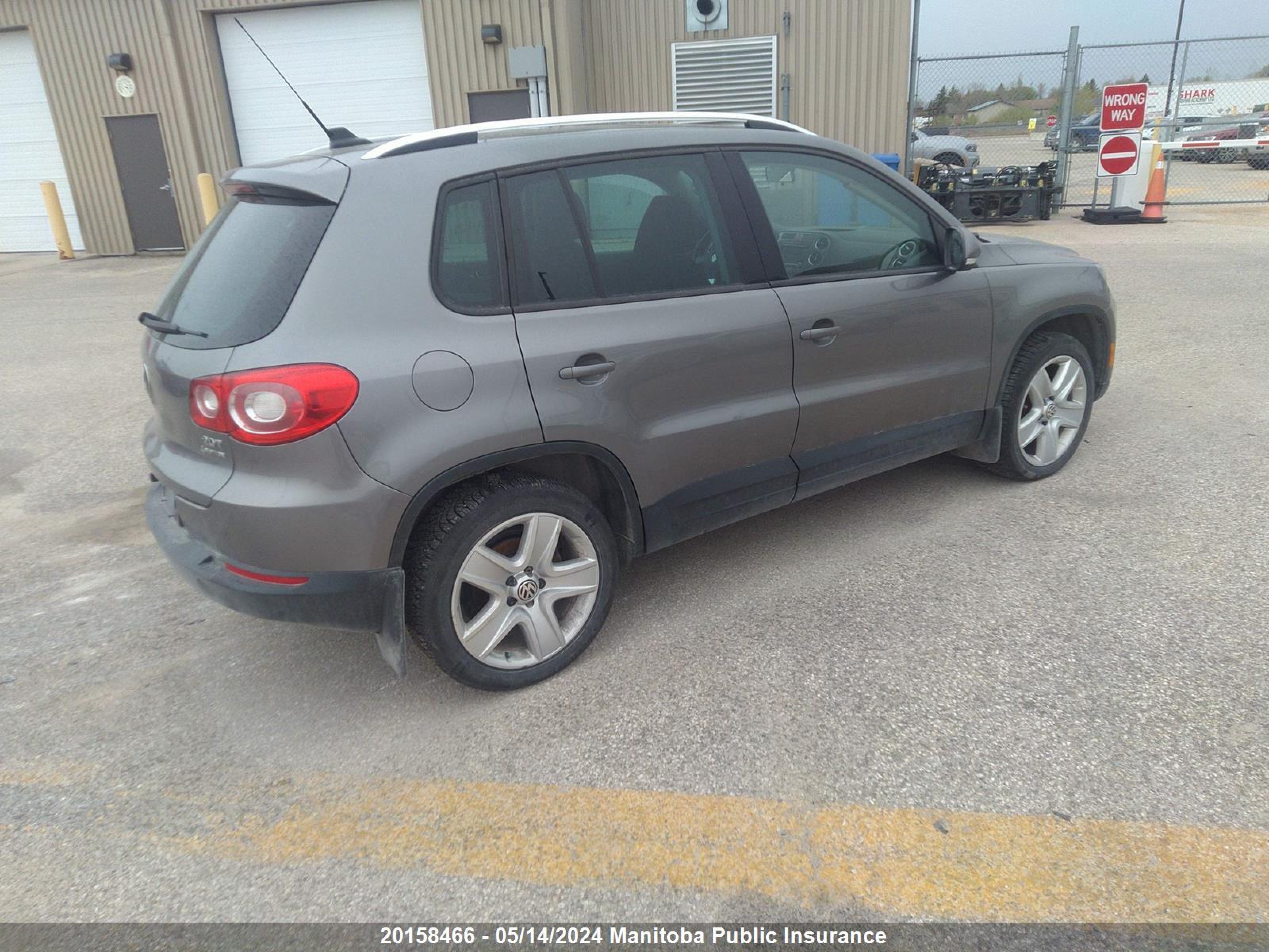 Photo 3 VIN: WVGBV7AX1AW509409 - VOLKSWAGEN TIGUAN 