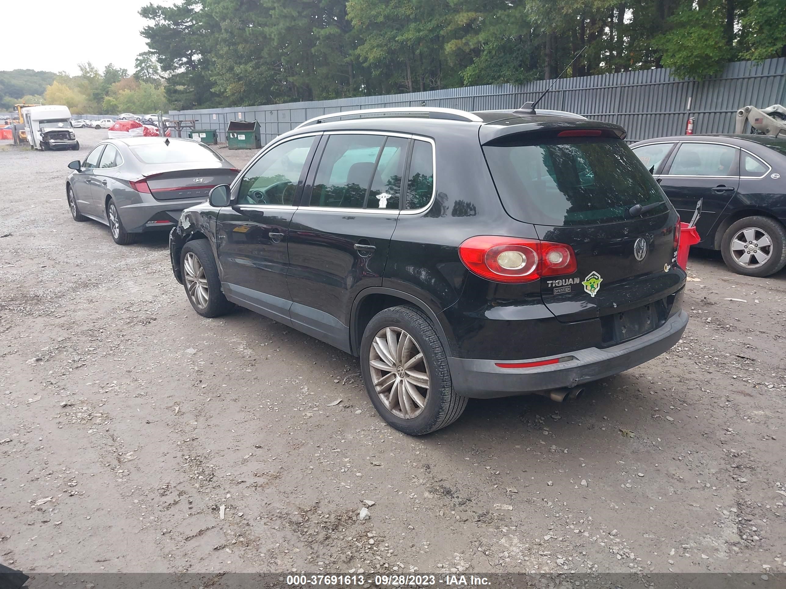 Photo 2 VIN: WVGBV7AX1BW508570 - VOLKSWAGEN TIGUAN 