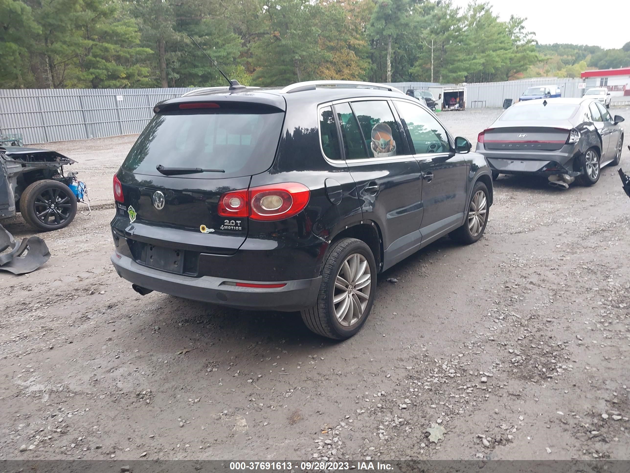 Photo 3 VIN: WVGBV7AX1BW508570 - VOLKSWAGEN TIGUAN 