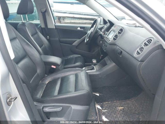 Photo 4 VIN: WVGBV7AX2AW508818 - VOLKSWAGEN TIGUAN 