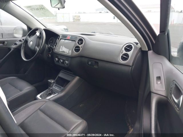 Photo 4 VIN: WVGBV7AX2AW528146 - VOLKSWAGEN TIGUAN 