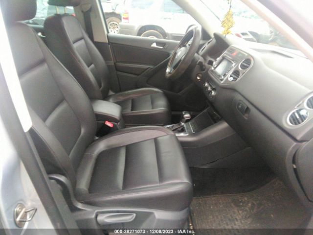 Photo 4 VIN: WVGBV7AX2AW532875 - VOLKSWAGEN TIGUAN 