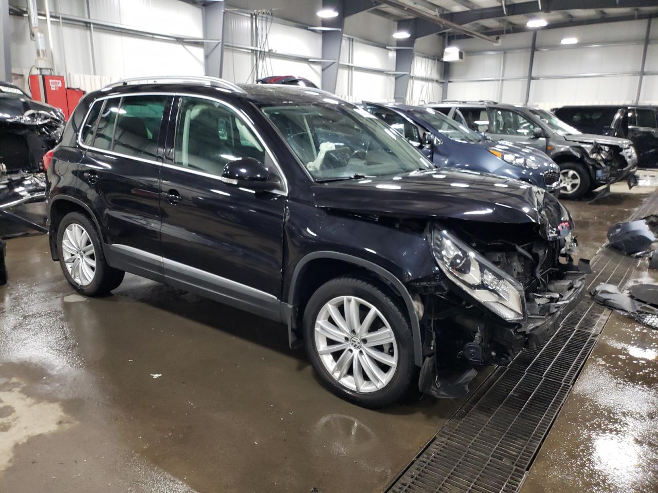 Photo 3 VIN: WVGBV7AX2GW564265 - VOLKSWAGEN TIGUAN 