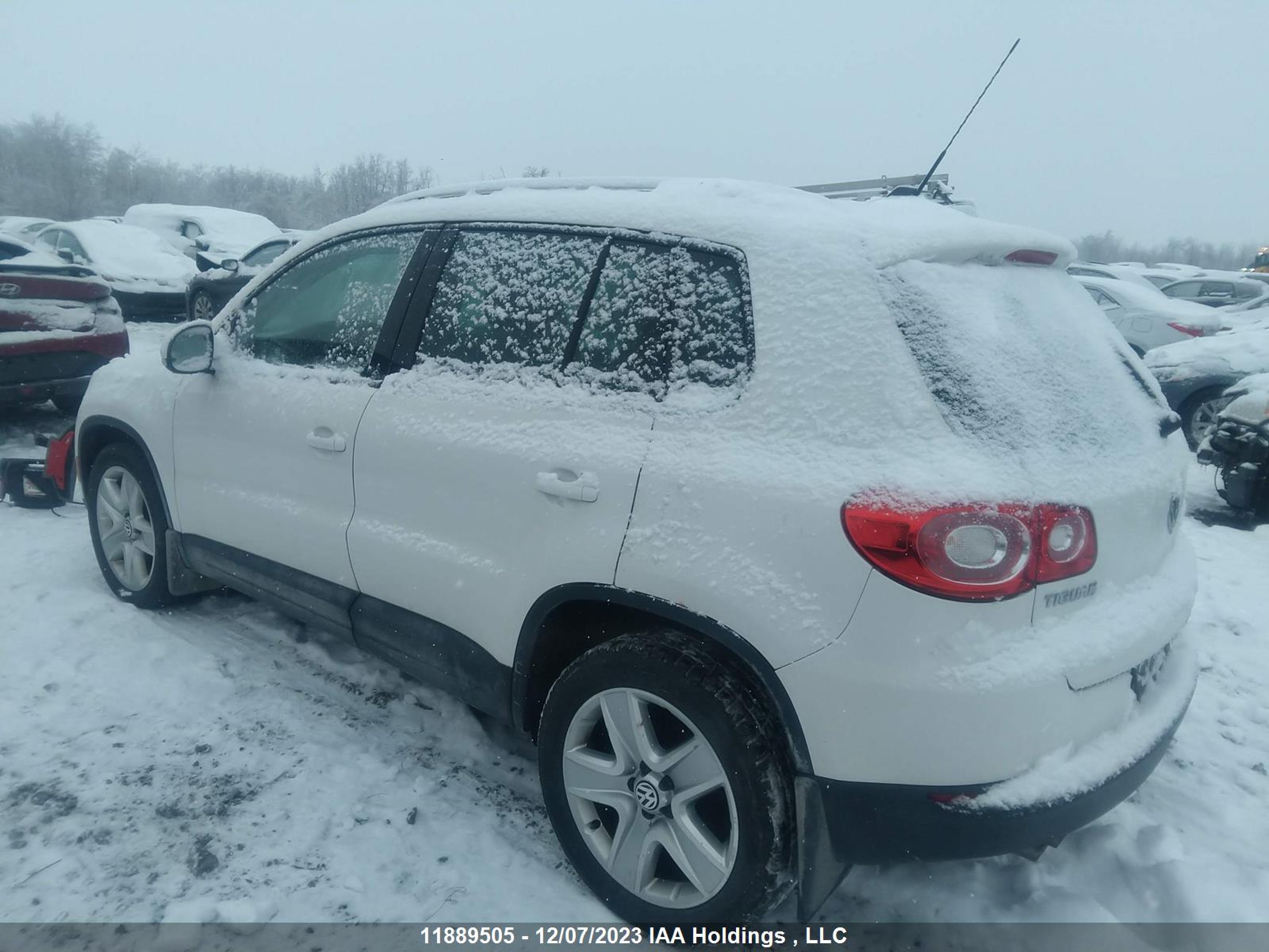 Photo 2 VIN: WVGBV7AX3AW514725 - VOLKSWAGEN TIGUAN 