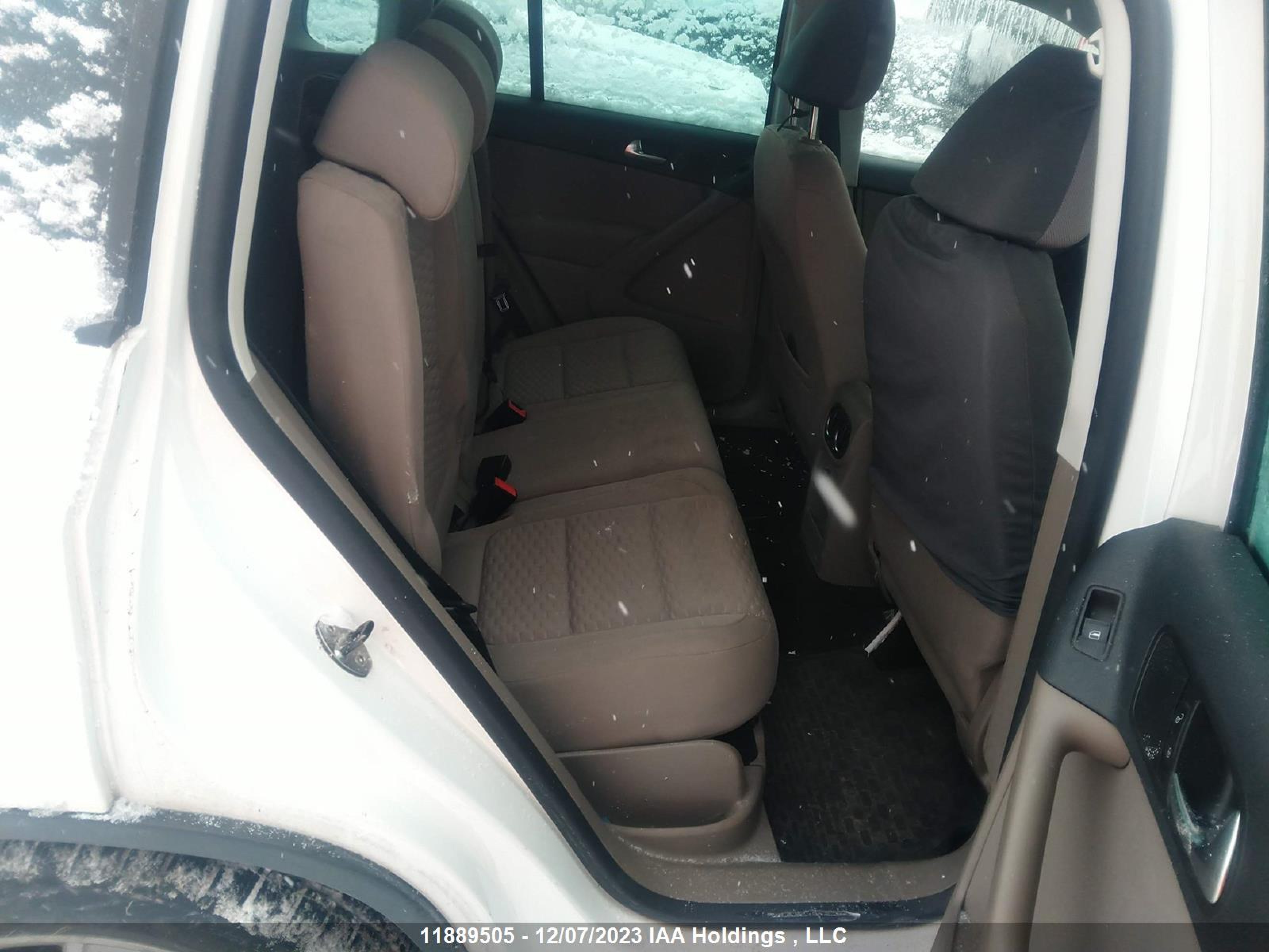 Photo 7 VIN: WVGBV7AX3AW514725 - VOLKSWAGEN TIGUAN 