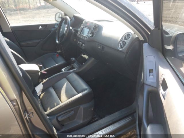 Photo 4 VIN: WVGBV7AX3AW522811 - VOLKSWAGEN TIGUAN 