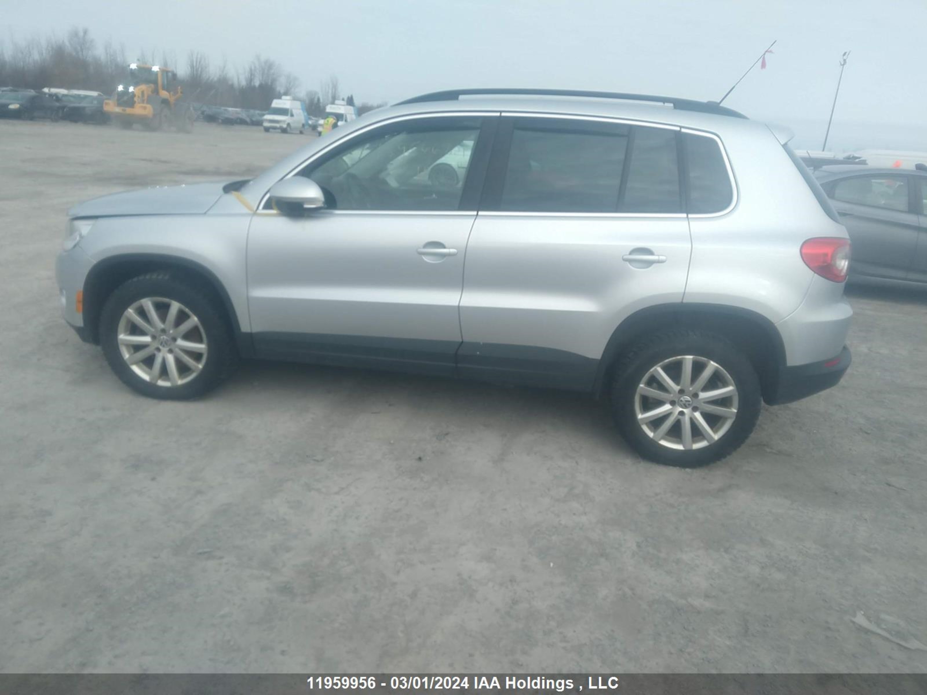 Photo 13 VIN: WVGBV7AX3BW517884 - VOLKSWAGEN TIGUAN 