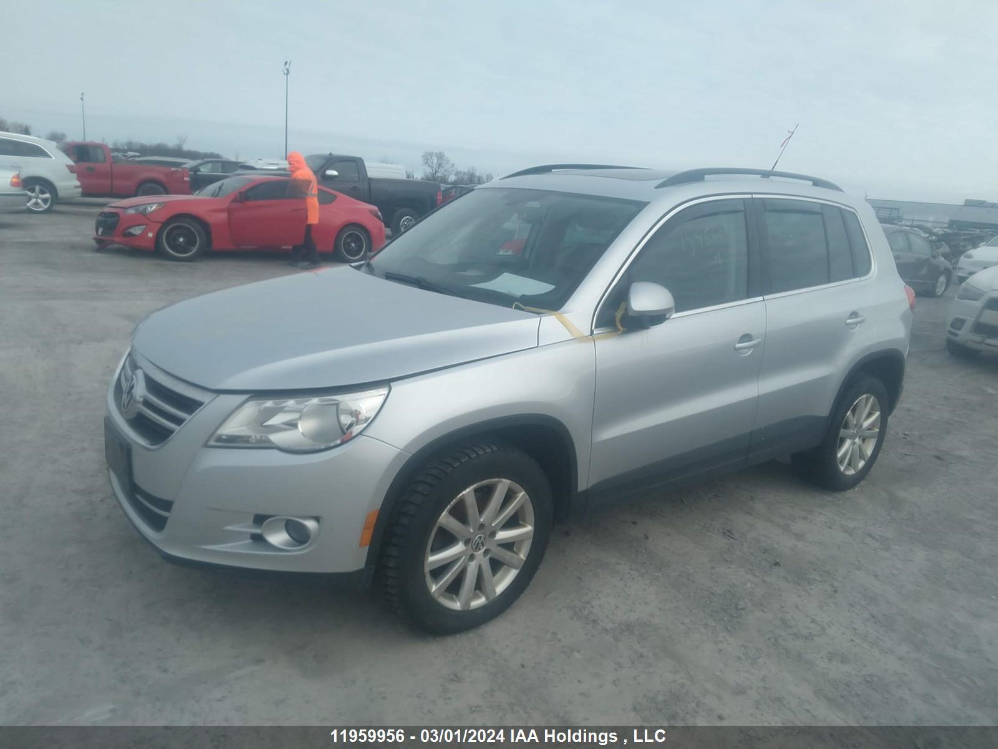 Photo 2 VIN: WVGBV7AX3BW517884 - VOLKSWAGEN TIGUAN 