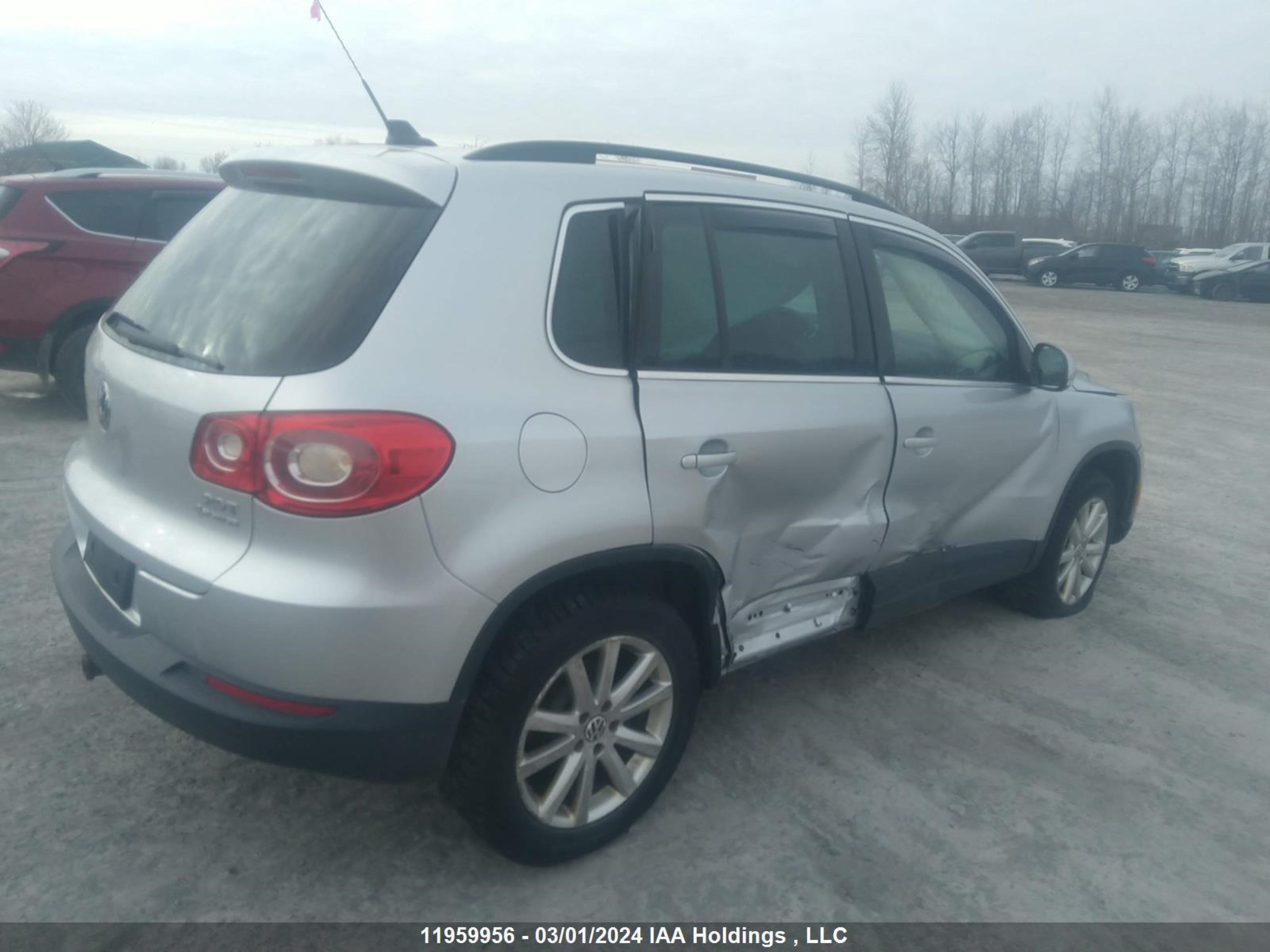 Photo 4 VIN: WVGBV7AX3BW517884 - VOLKSWAGEN TIGUAN 