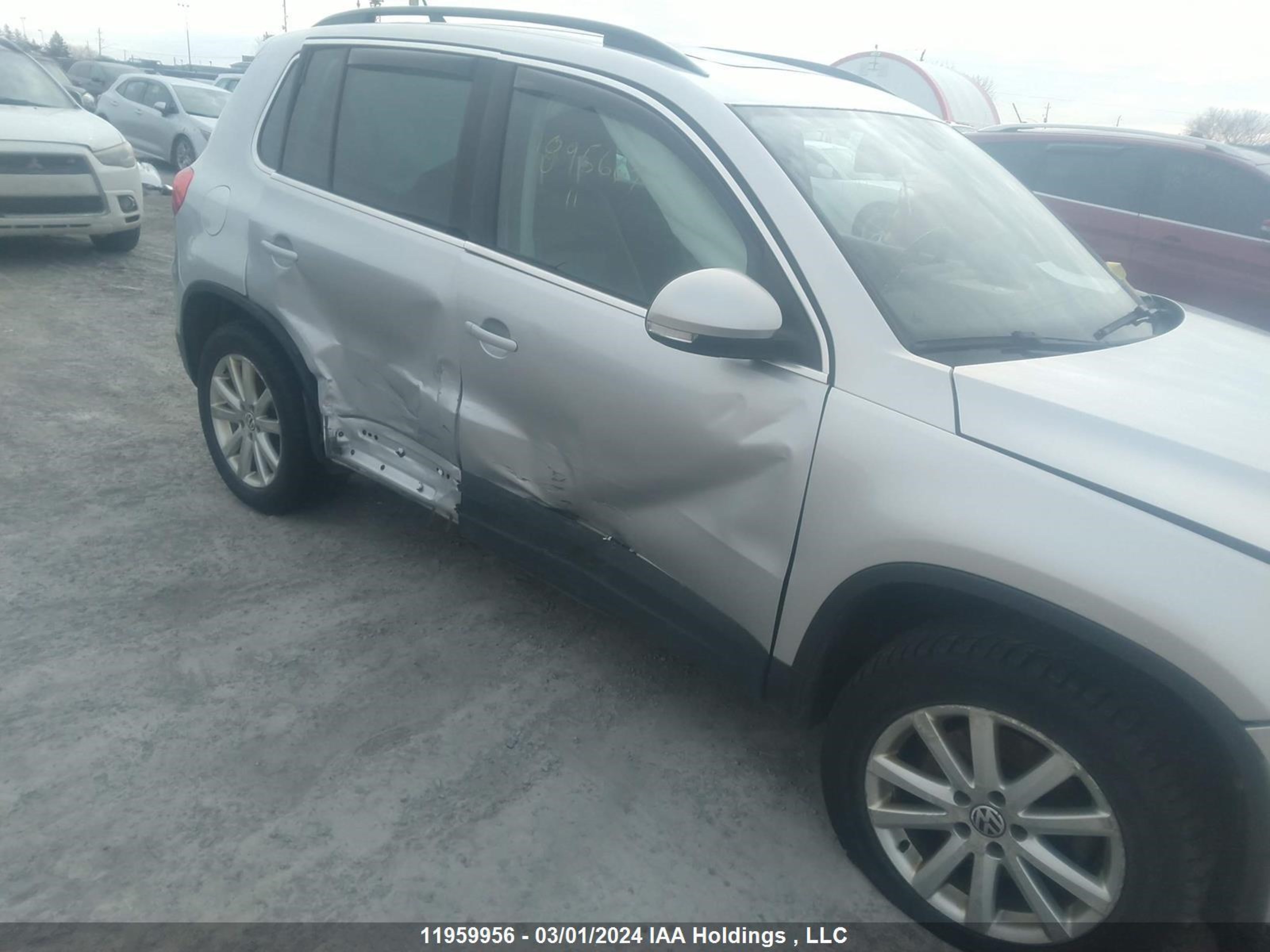 Photo 6 VIN: WVGBV7AX3BW517884 - VOLKSWAGEN TIGUAN 