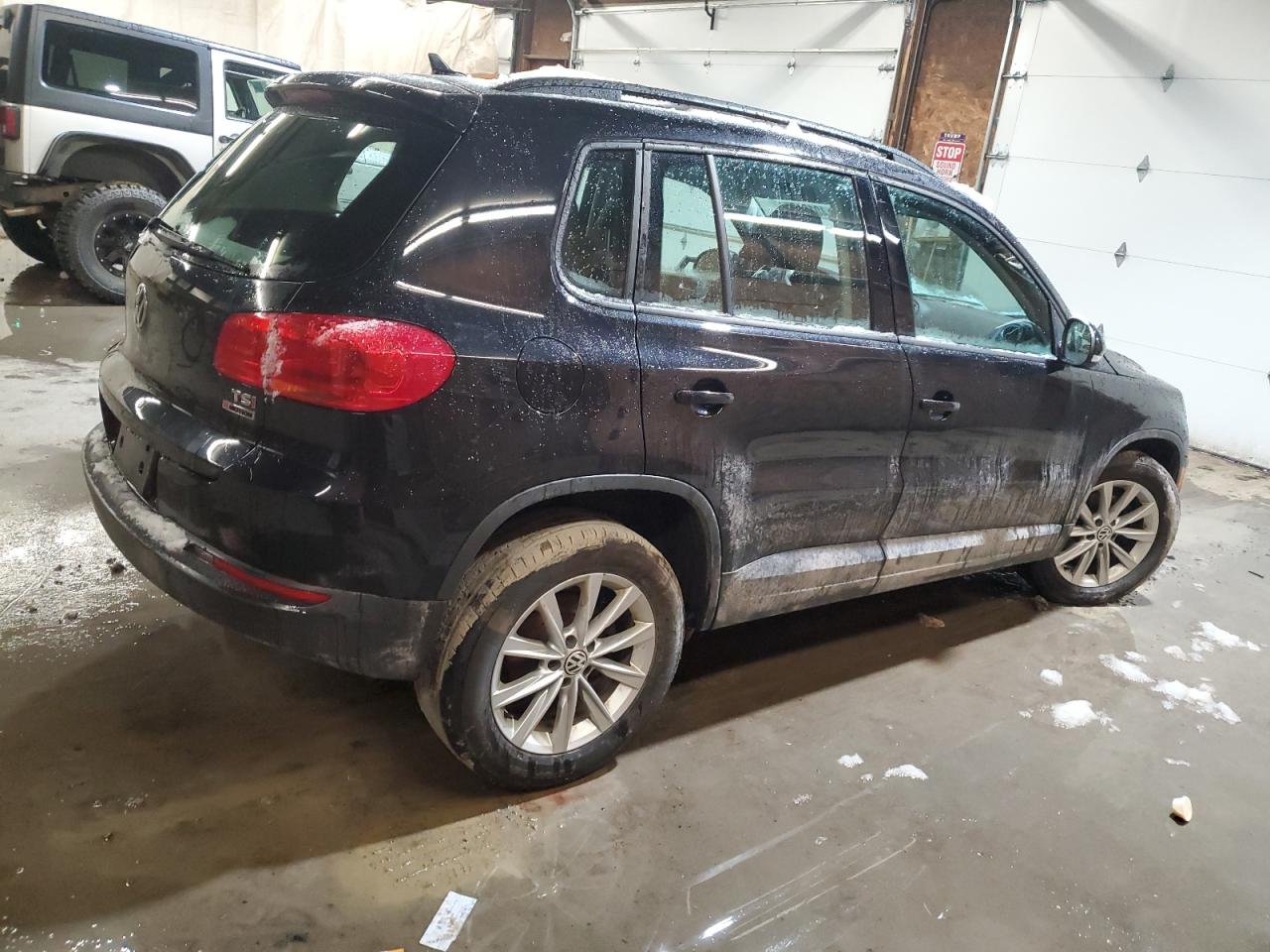 Photo 2 VIN: WVGBV7AX3JK002289 - VOLKSWAGEN TIGUAN 