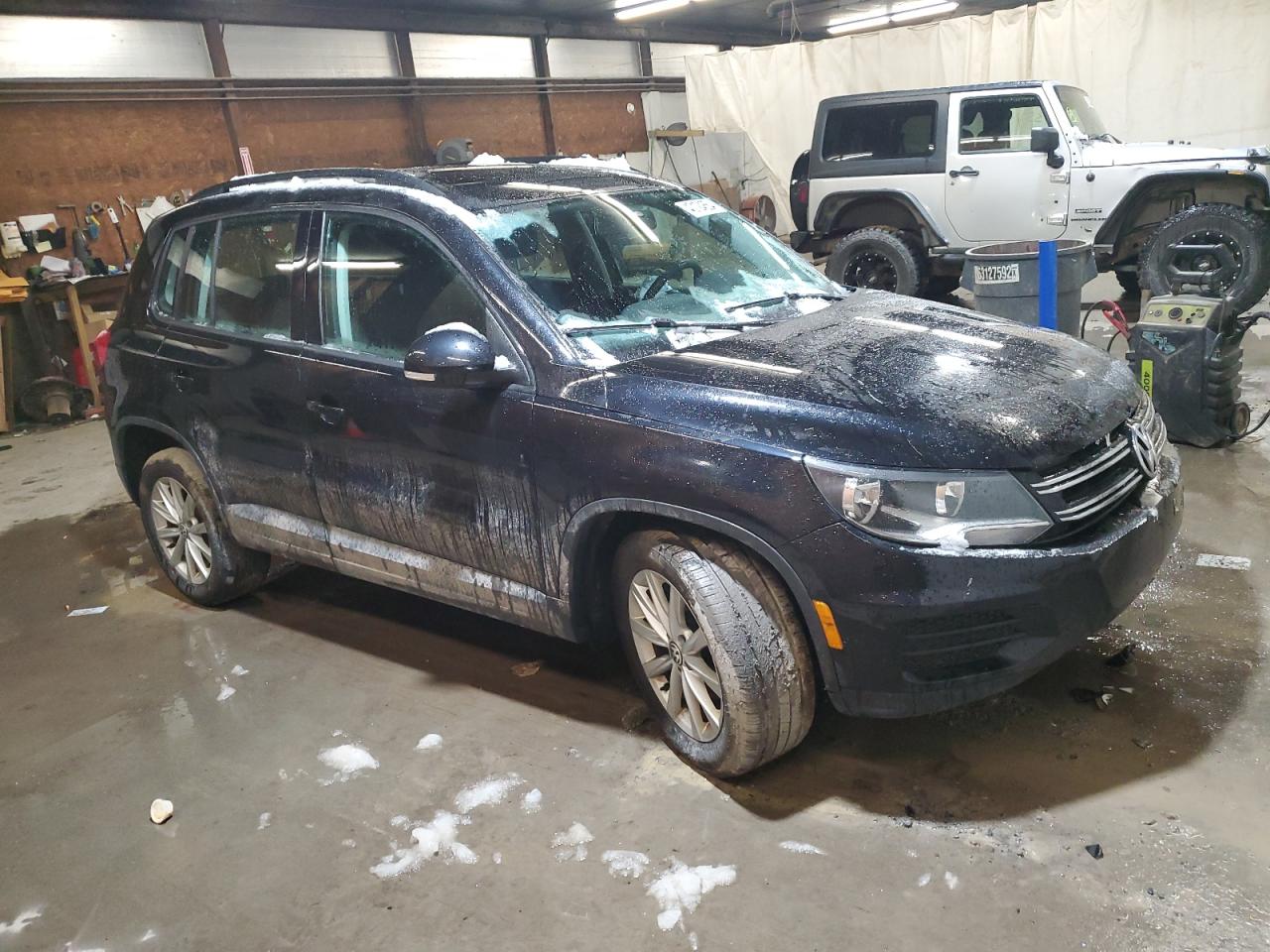 Photo 3 VIN: WVGBV7AX3JK002289 - VOLKSWAGEN TIGUAN 