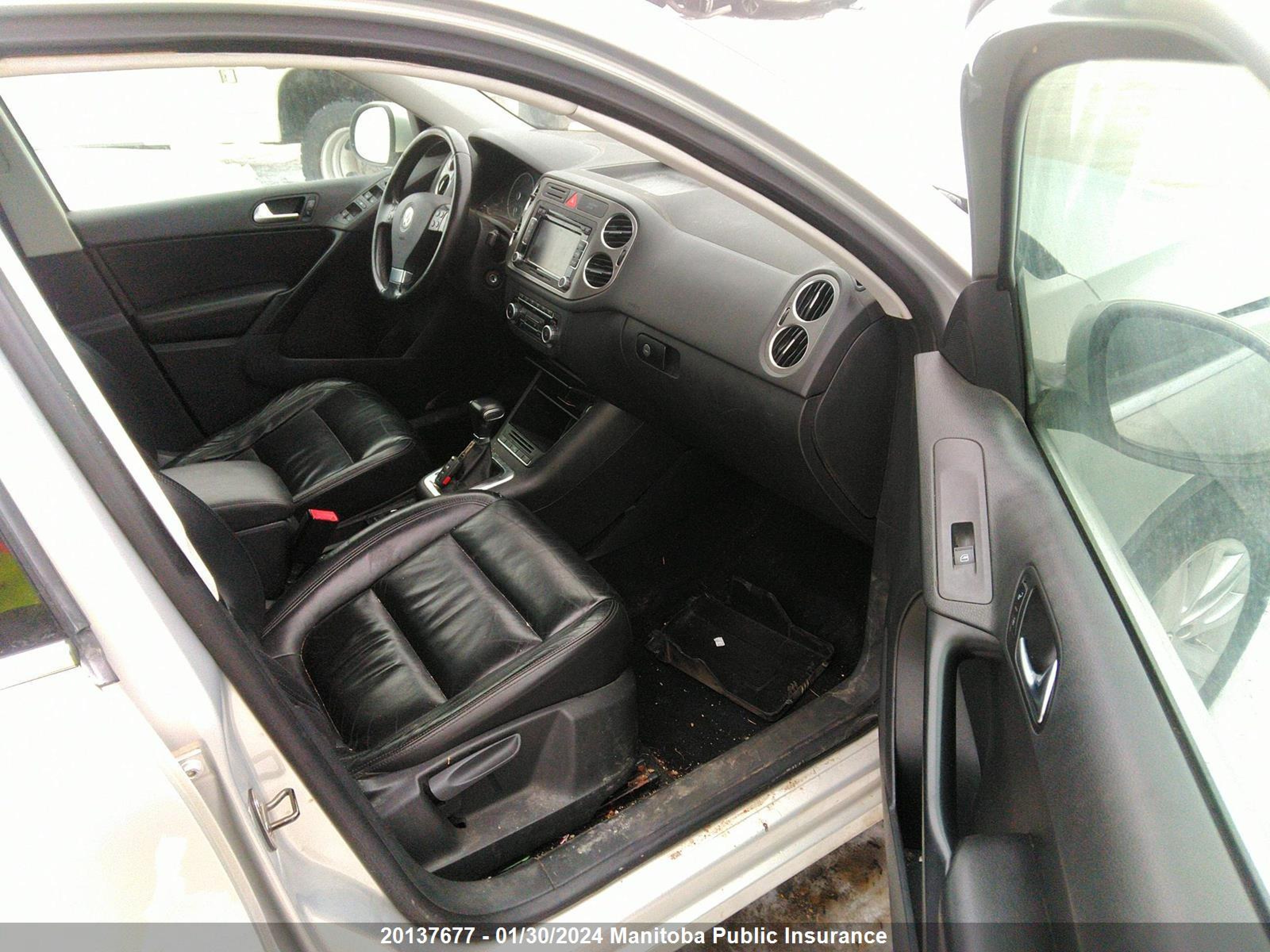 Photo 4 VIN: WVGBV7AX4AW513650 - VOLKSWAGEN TIGUAN 