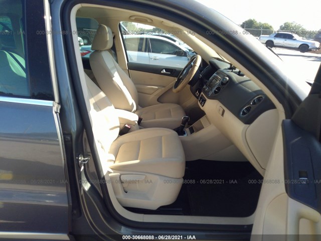 Photo 4 VIN: WVGBV7AX4CW092824 - VOLKSWAGEN TIGUAN 