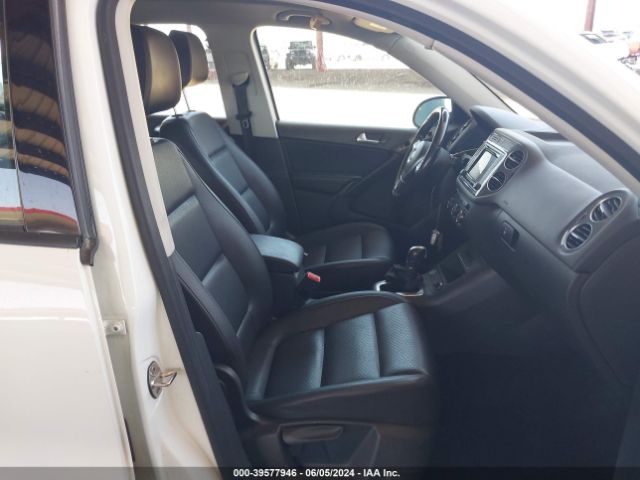 Photo 4 VIN: WVGBV7AX4HK029737 - VOLKSWAGEN TIGUAN 