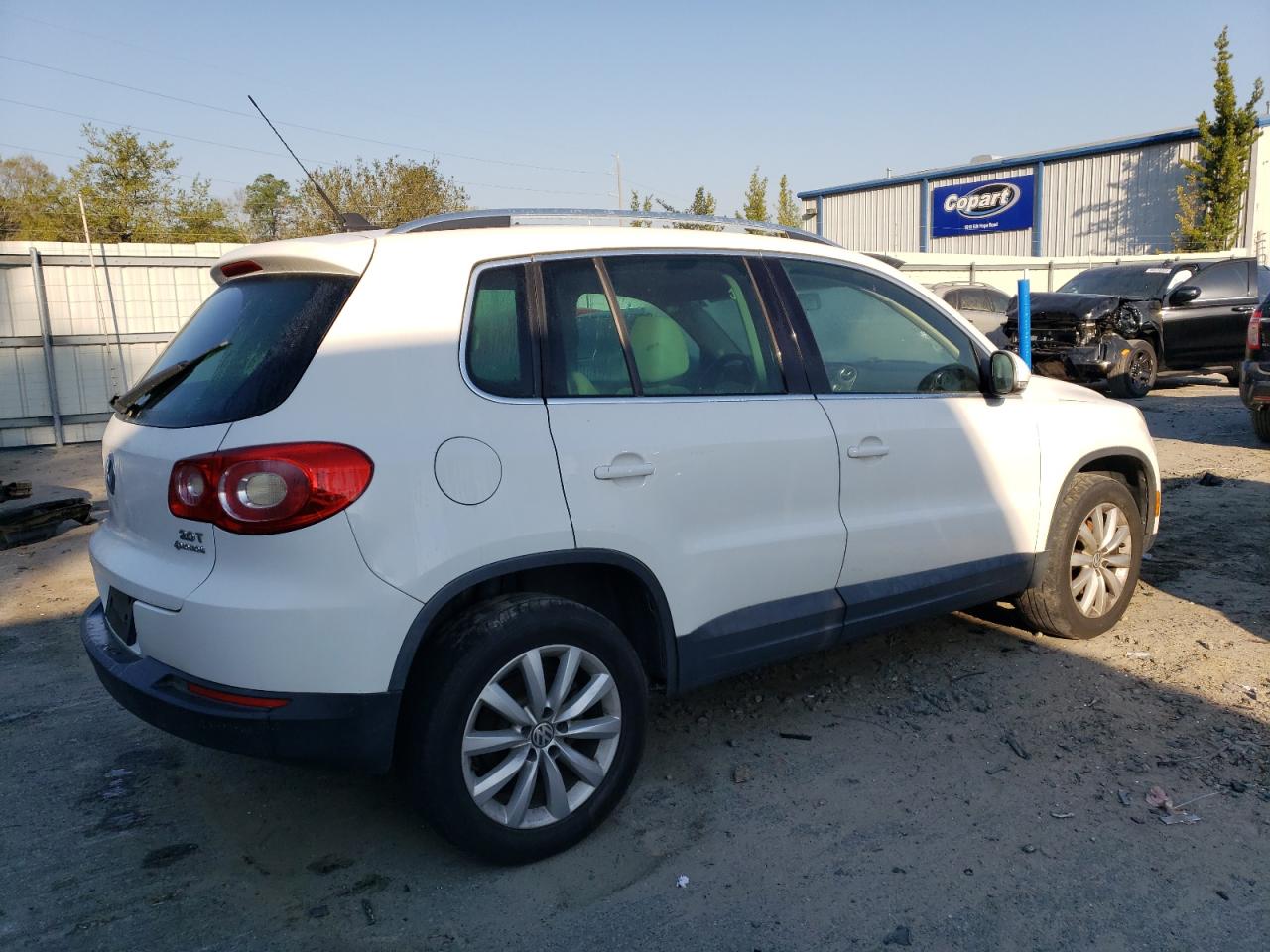 Photo 2 VIN: WVGBV7AX5BW540079 - VOLKSWAGEN TIGUAN 