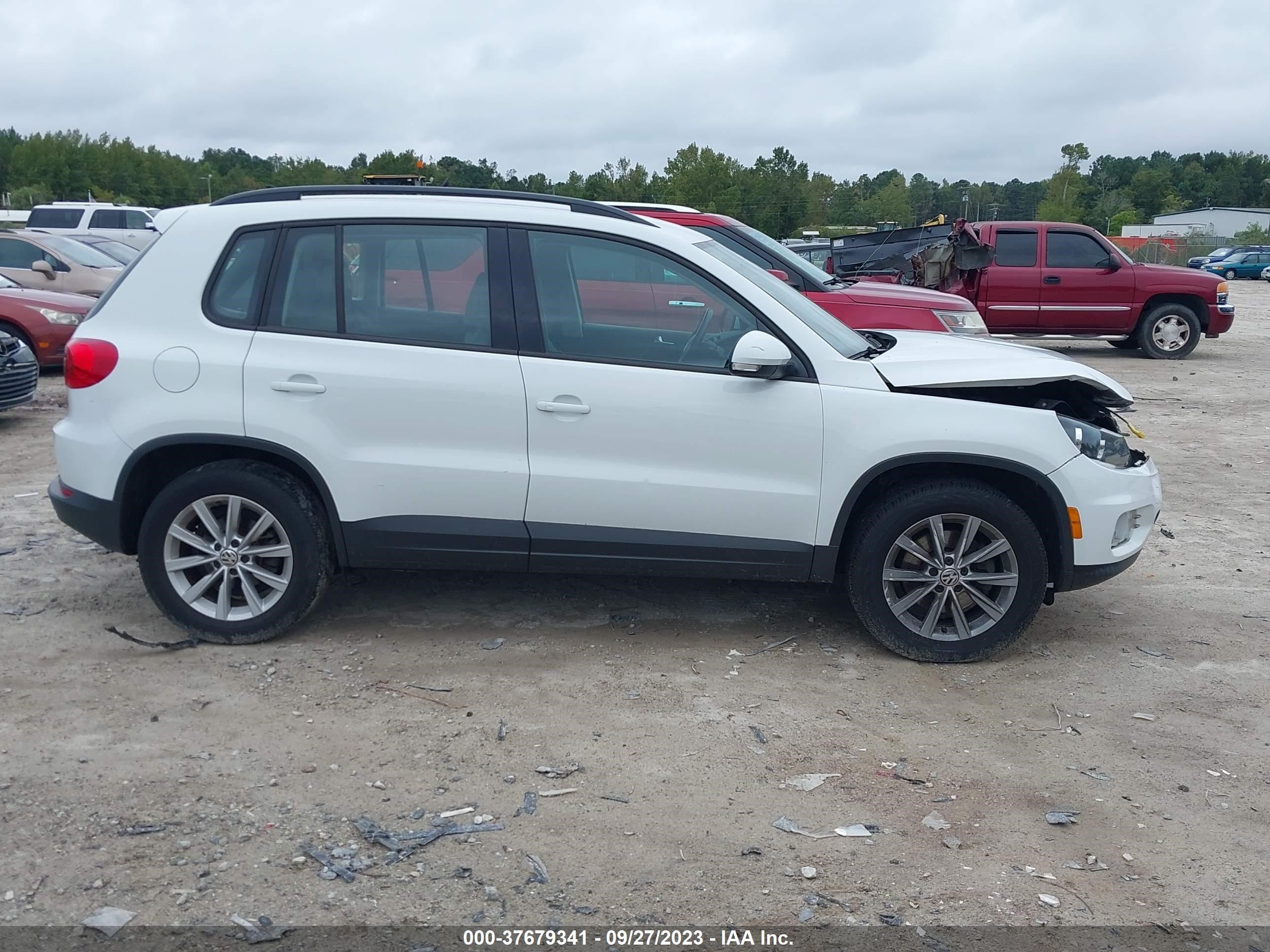 Photo 12 VIN: WVGBV7AX5JK002634 - VOLKSWAGEN TIGUAN 