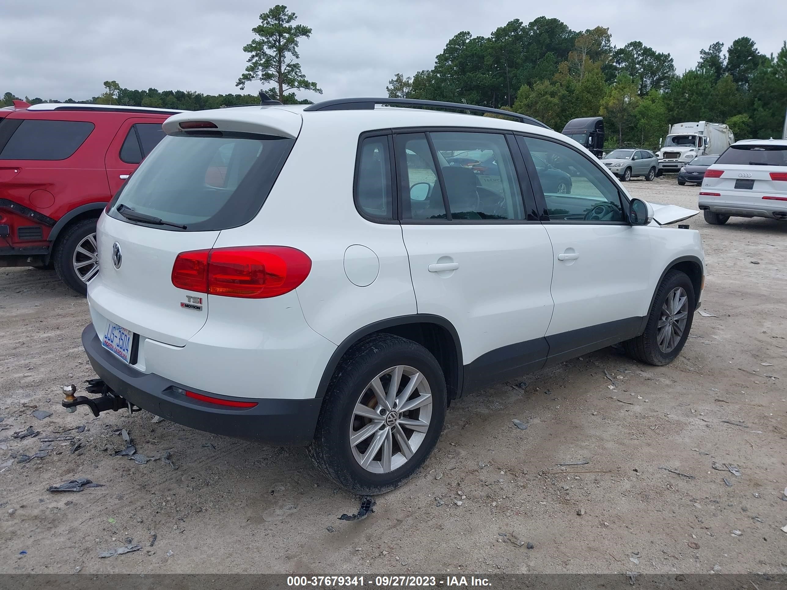 Photo 3 VIN: WVGBV7AX5JK002634 - VOLKSWAGEN TIGUAN 