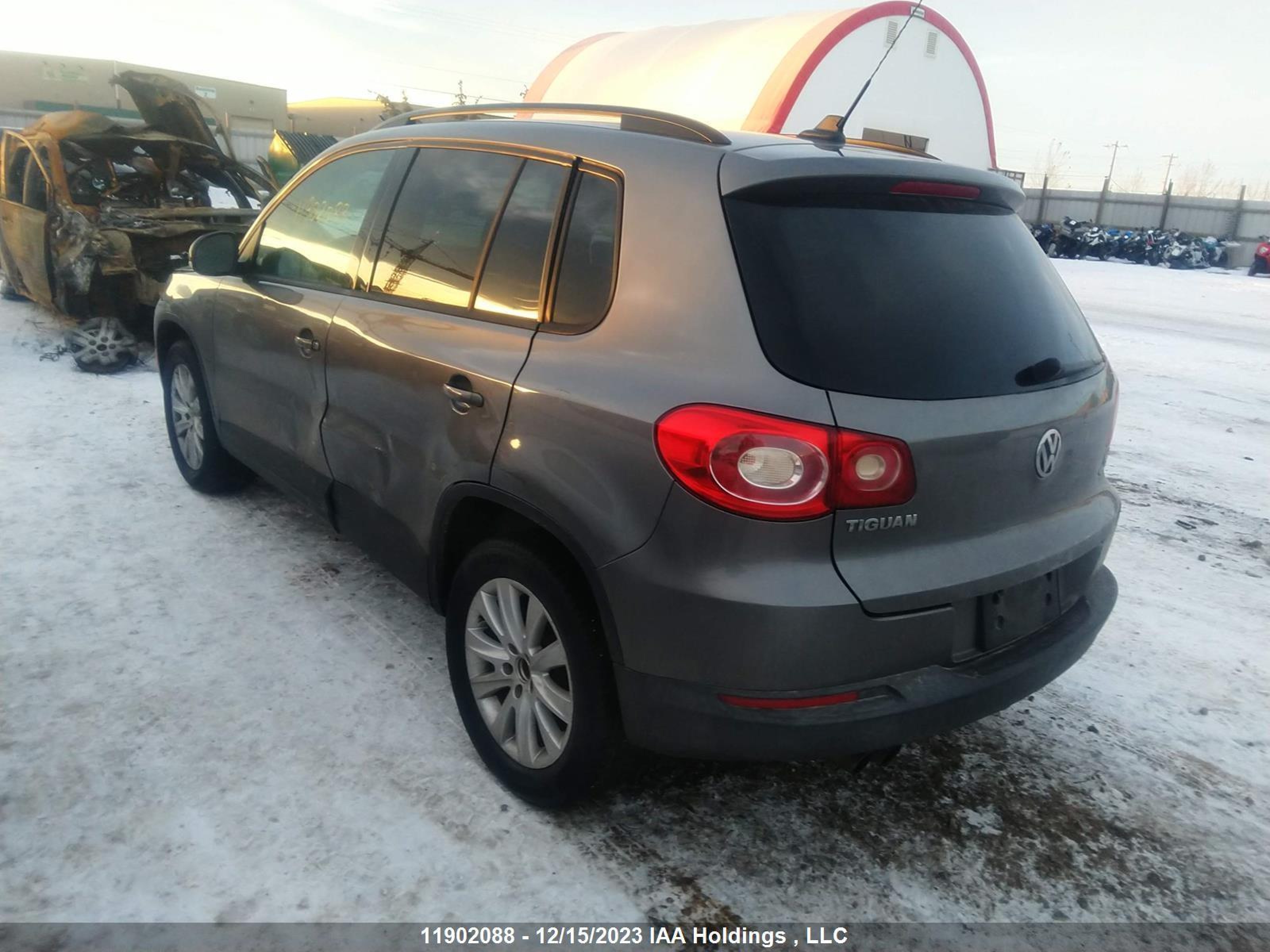 Photo 2 VIN: WVGBV7AX6AW510488 - VOLKSWAGEN TIGUAN 