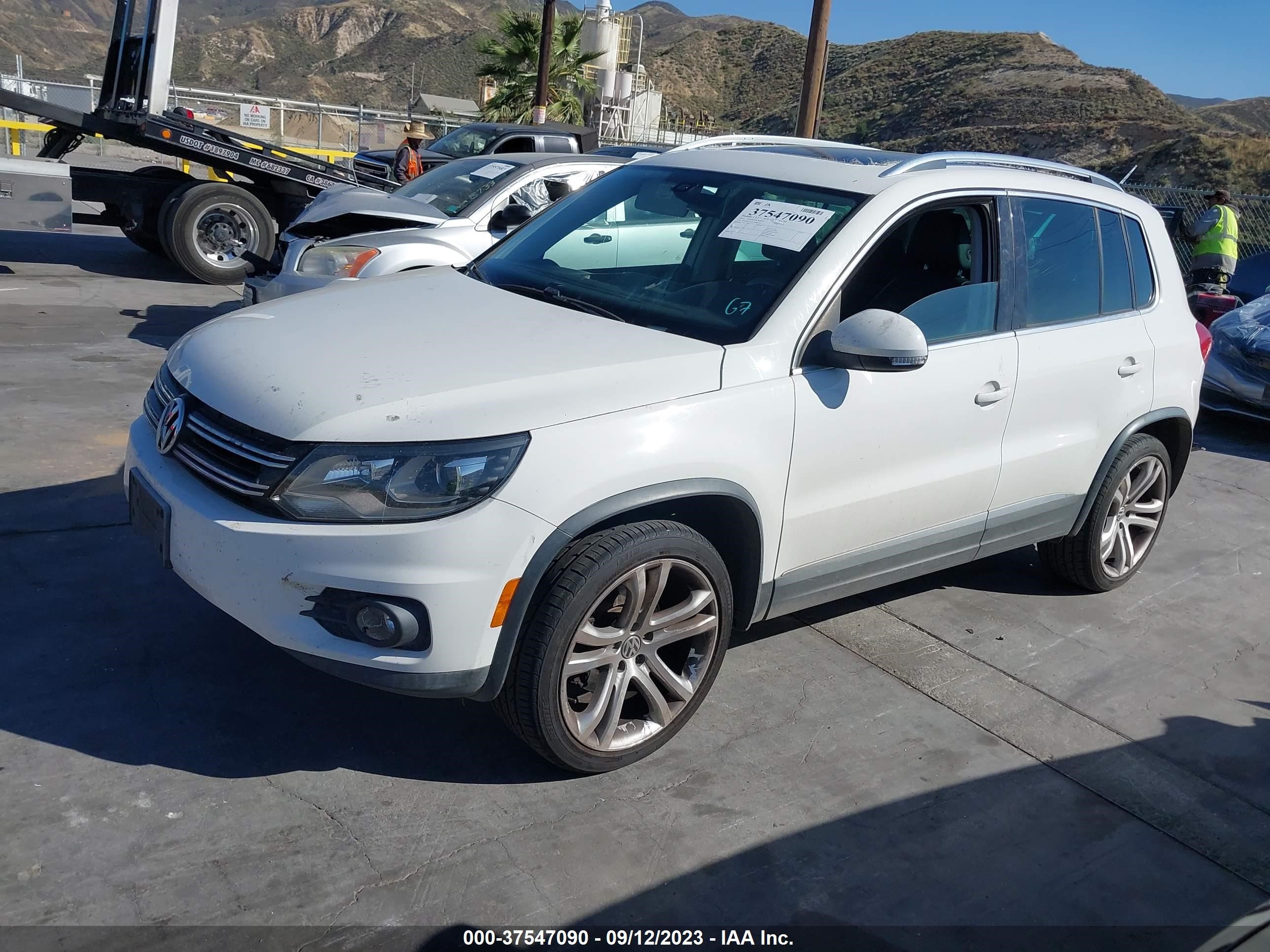 Photo 1 VIN: WVGBV7AX6CW002217 - VOLKSWAGEN TIGUAN 