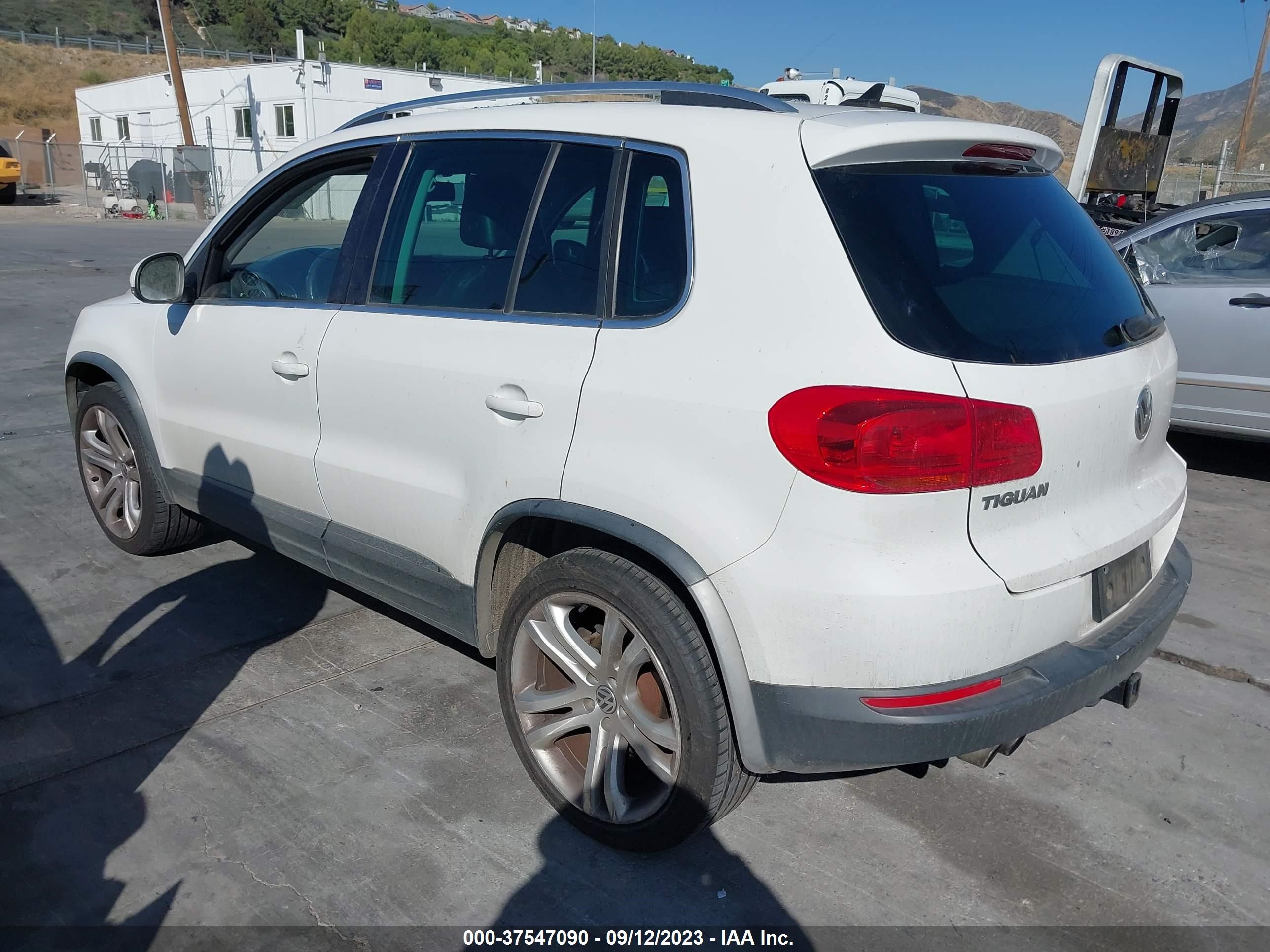 Photo 2 VIN: WVGBV7AX6CW002217 - VOLKSWAGEN TIGUAN 