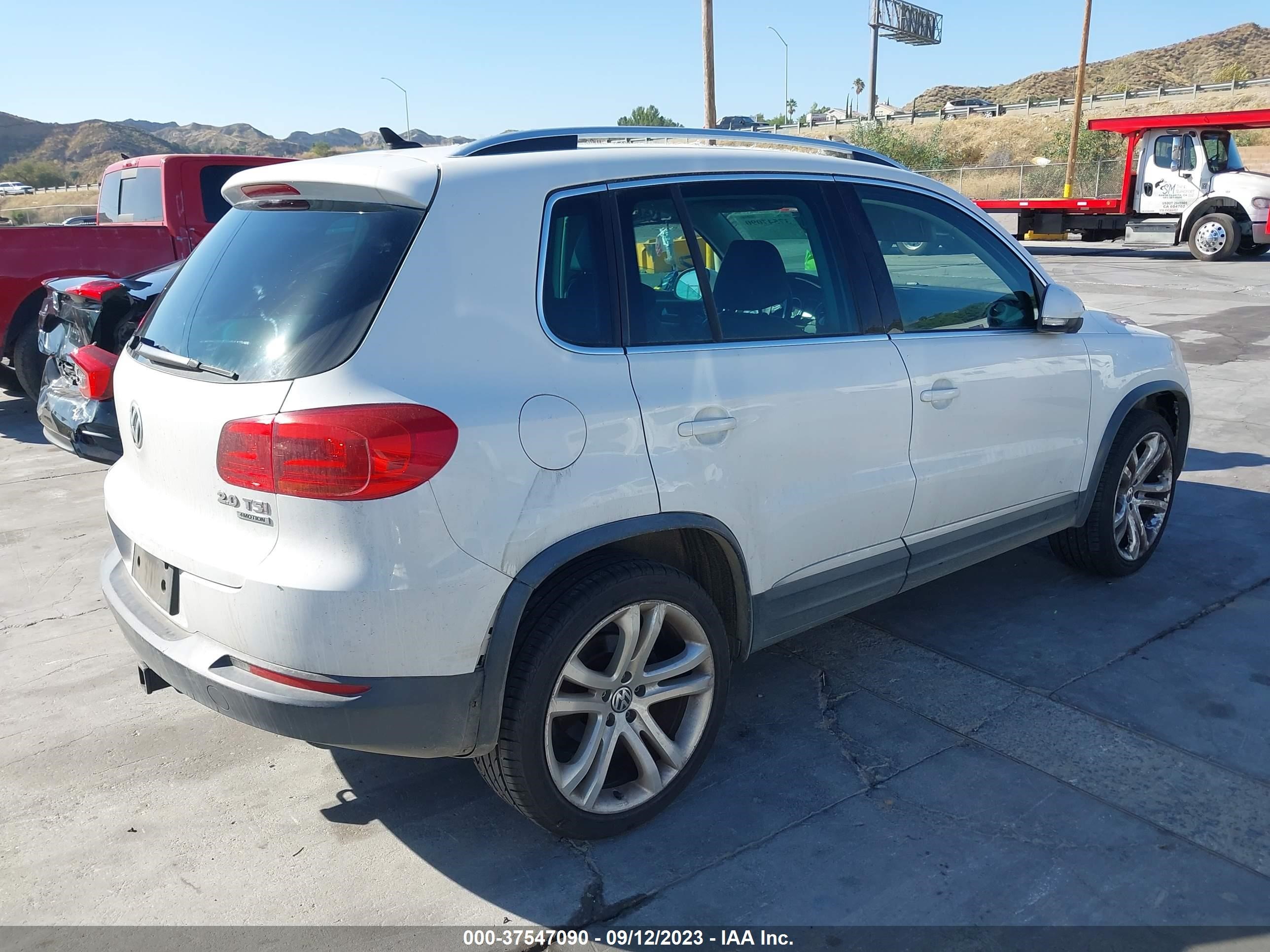 Photo 3 VIN: WVGBV7AX6CW002217 - VOLKSWAGEN TIGUAN 