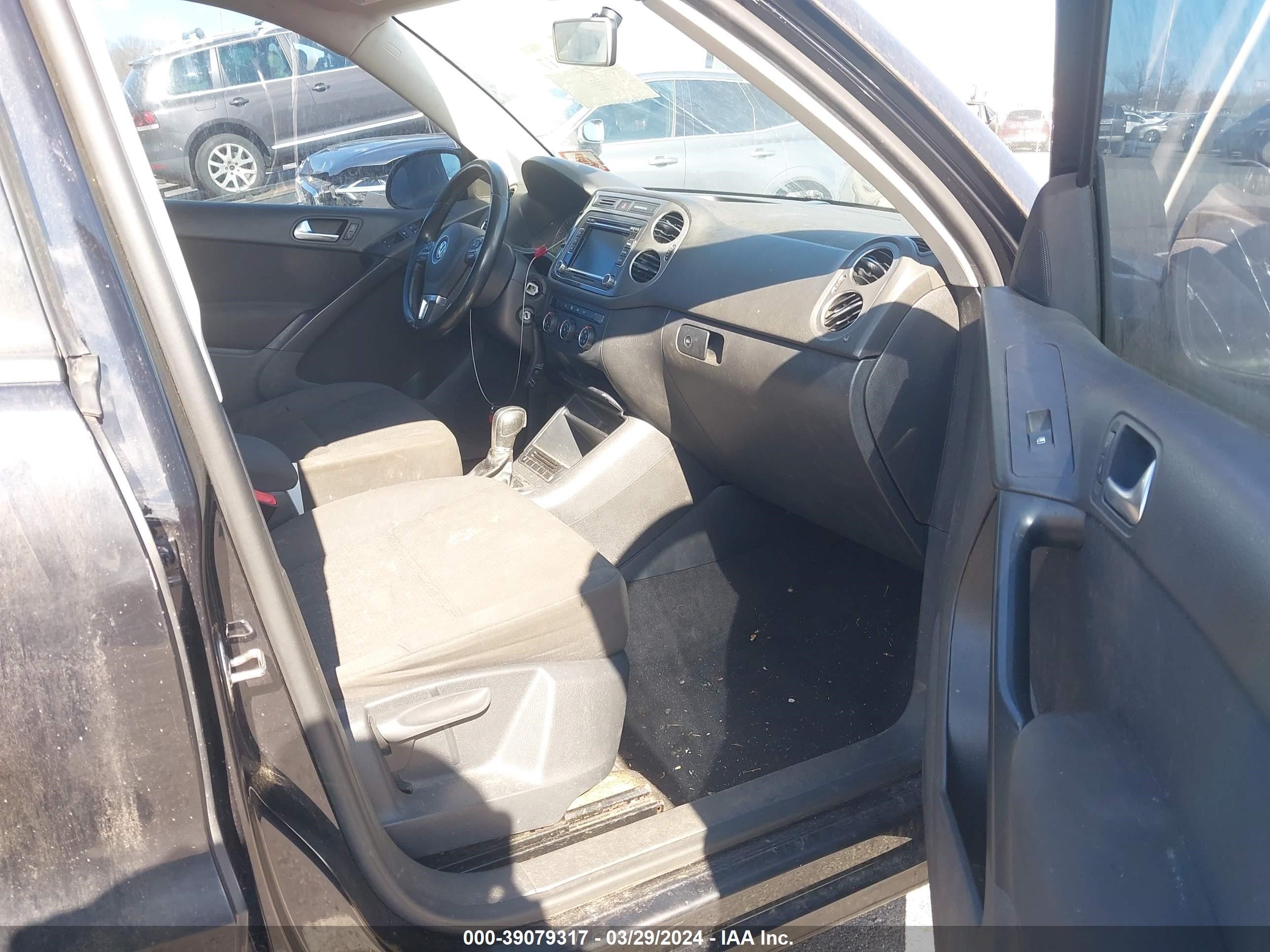 Photo 4 VIN: WVGBV7AX6FW520784 - VOLKSWAGEN TIGUAN 