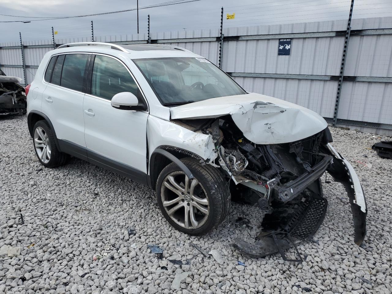 Photo 3 VIN: WVGBV7AX6GW551339 - VOLKSWAGEN TIGUAN 