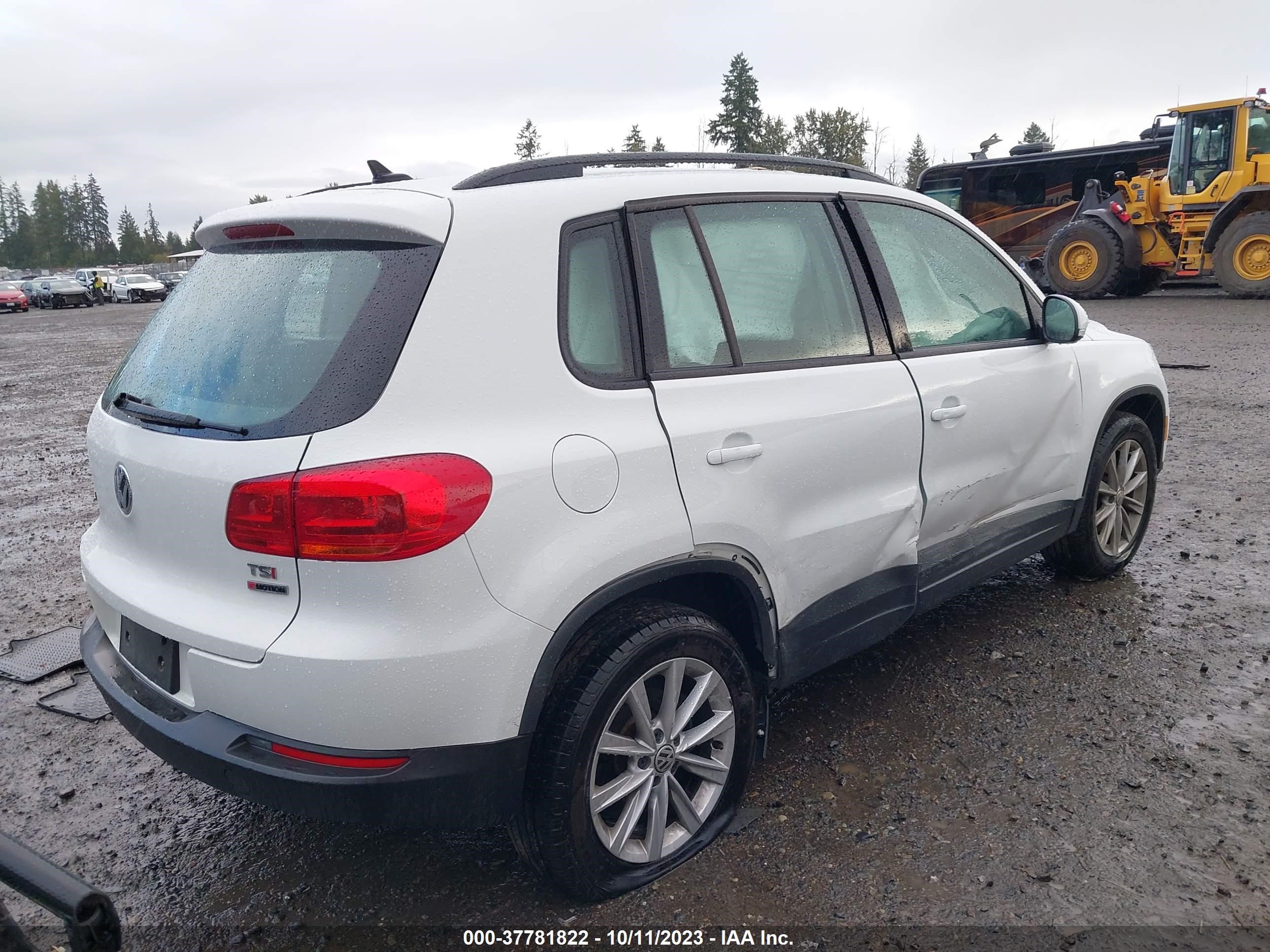 Photo 3 VIN: WVGBV7AX6HK044529 - VOLKSWAGEN TIGUAN 