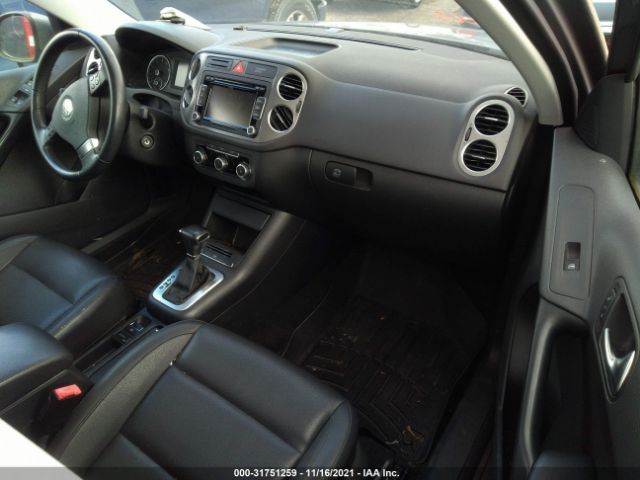 Photo 4 VIN: WVGBV7AX7AW513495 - VOLKSWAGEN TIGUAN 