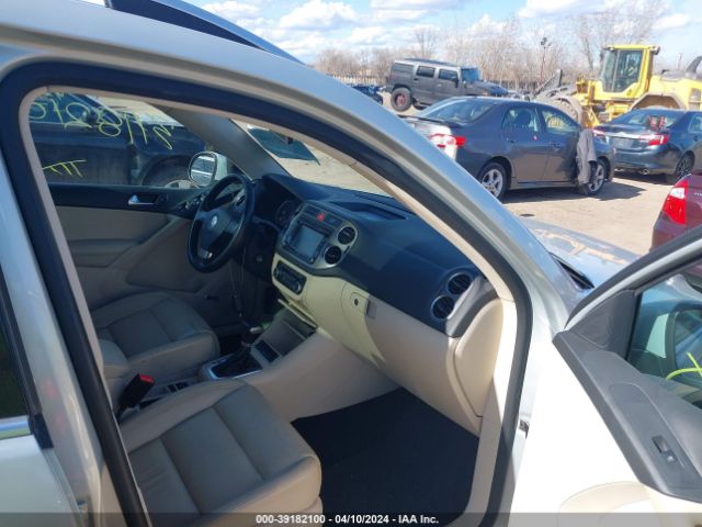 Photo 4 VIN: WVGBV7AX7AW514050 - VOLKSWAGEN TIGUAN 