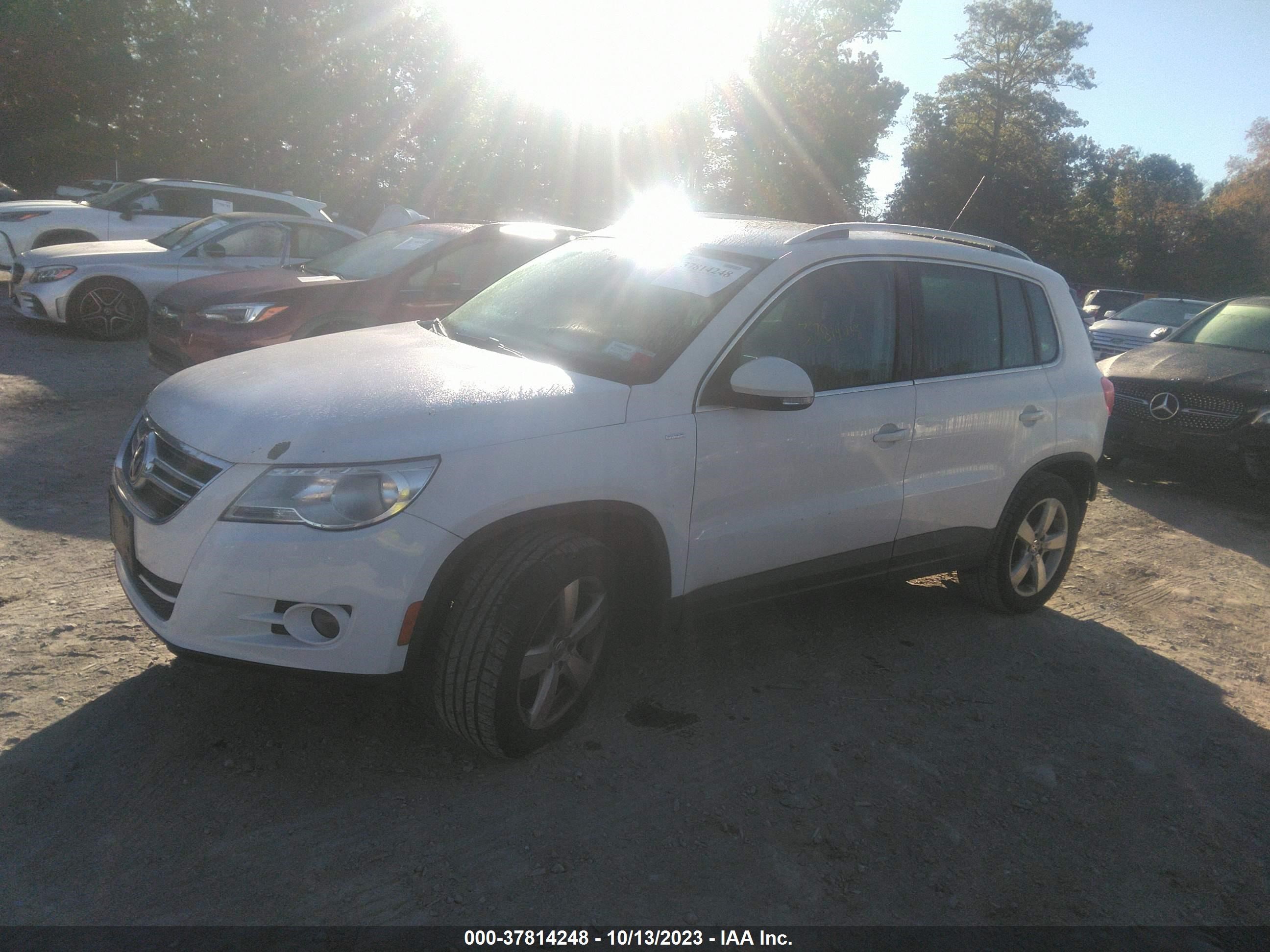 Photo 1 VIN: WVGBV7AX7AW524738 - VOLKSWAGEN TIGUAN 