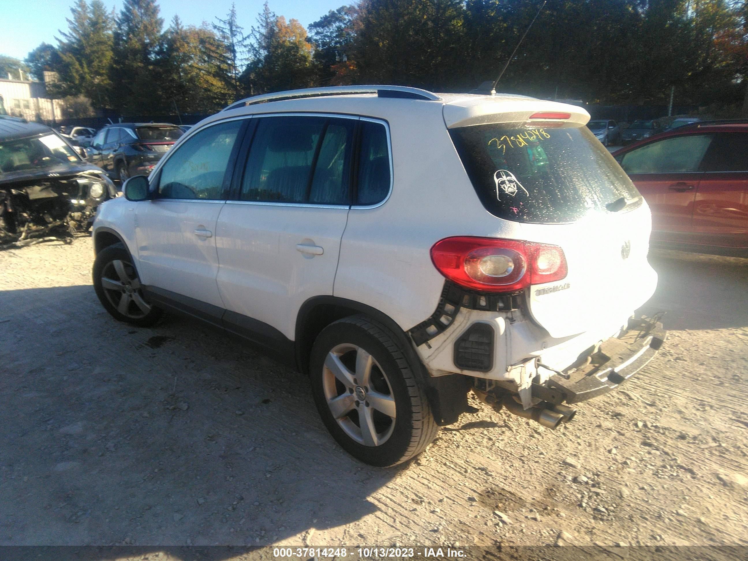 Photo 2 VIN: WVGBV7AX7AW524738 - VOLKSWAGEN TIGUAN 