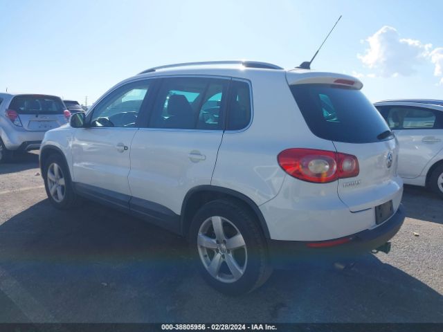 Photo 2 VIN: WVGBV7AX7AW528630 - VOLKSWAGEN TIGUAN 