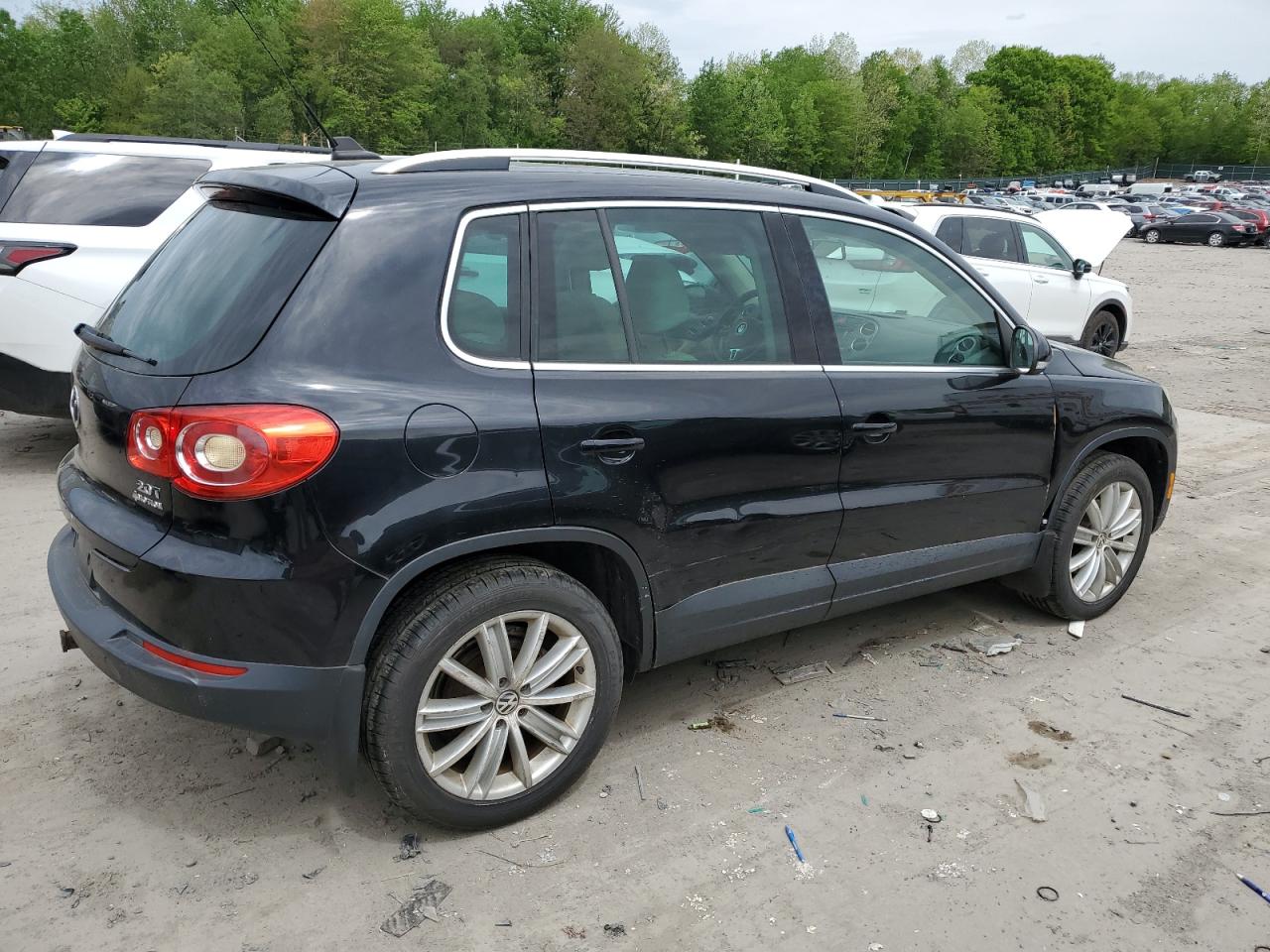 Photo 2 VIN: WVGBV7AX7BW553545 - VOLKSWAGEN TIGUAN 