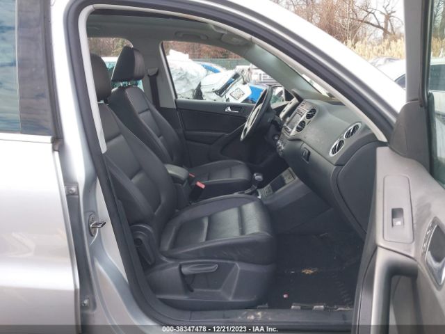 Photo 4 VIN: WVGBV7AX8AW532847 - VOLKSWAGEN TIGUAN 