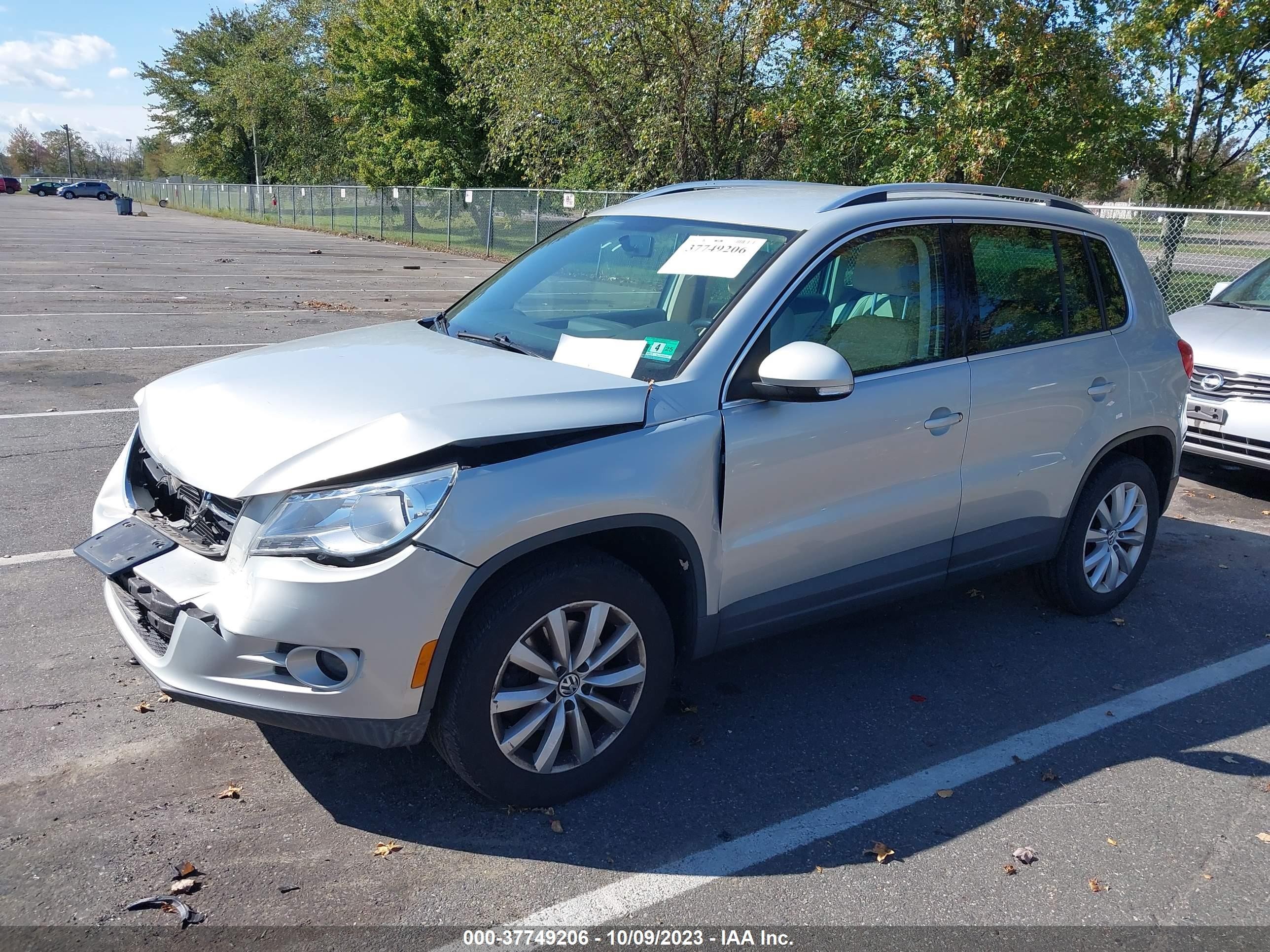 Photo 1 VIN: WVGBV7AX8BW516844 - VOLKSWAGEN TIGUAN 