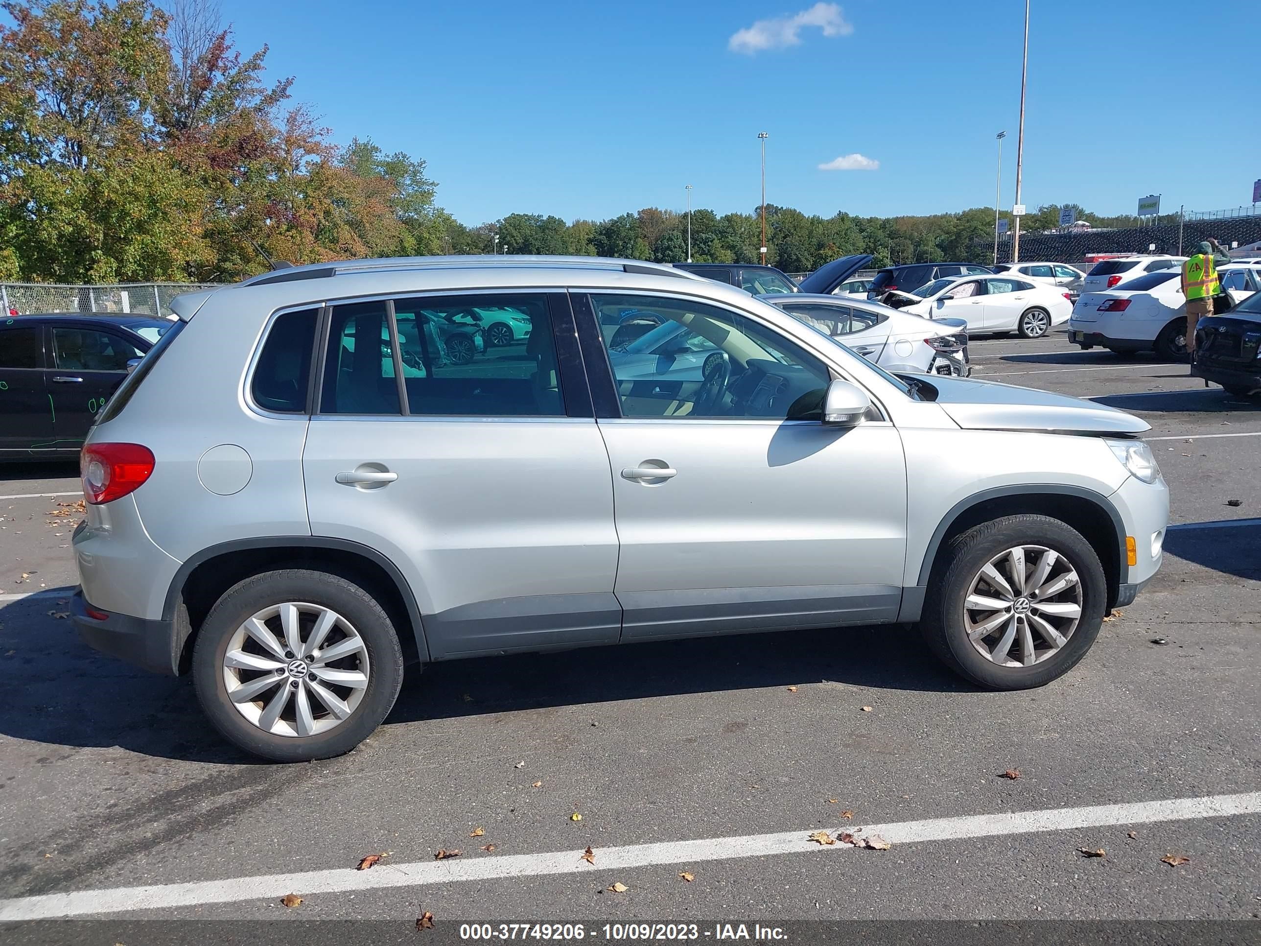 Photo 12 VIN: WVGBV7AX8BW516844 - VOLKSWAGEN TIGUAN 