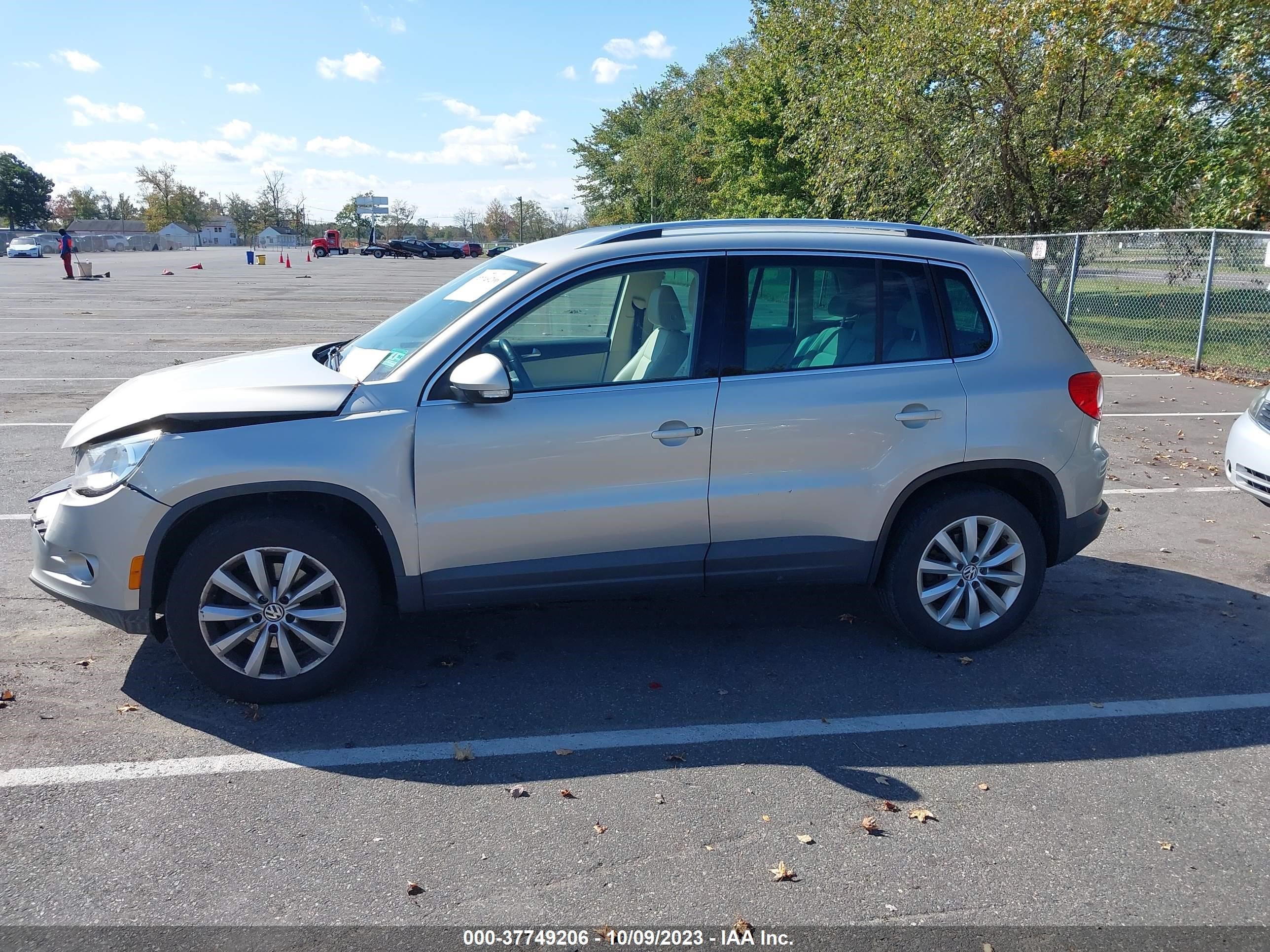 Photo 13 VIN: WVGBV7AX8BW516844 - VOLKSWAGEN TIGUAN 