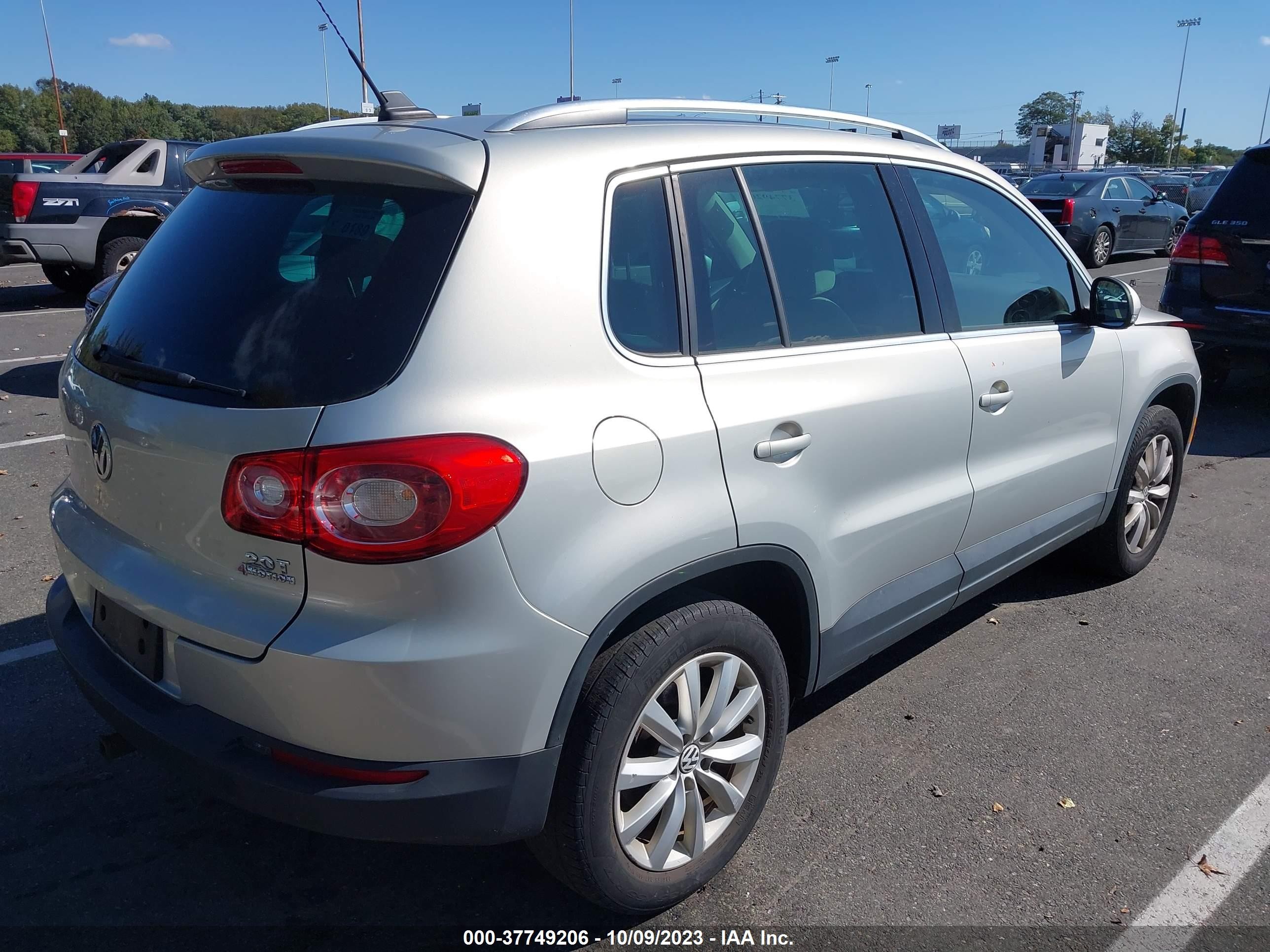 Photo 3 VIN: WVGBV7AX8BW516844 - VOLKSWAGEN TIGUAN 