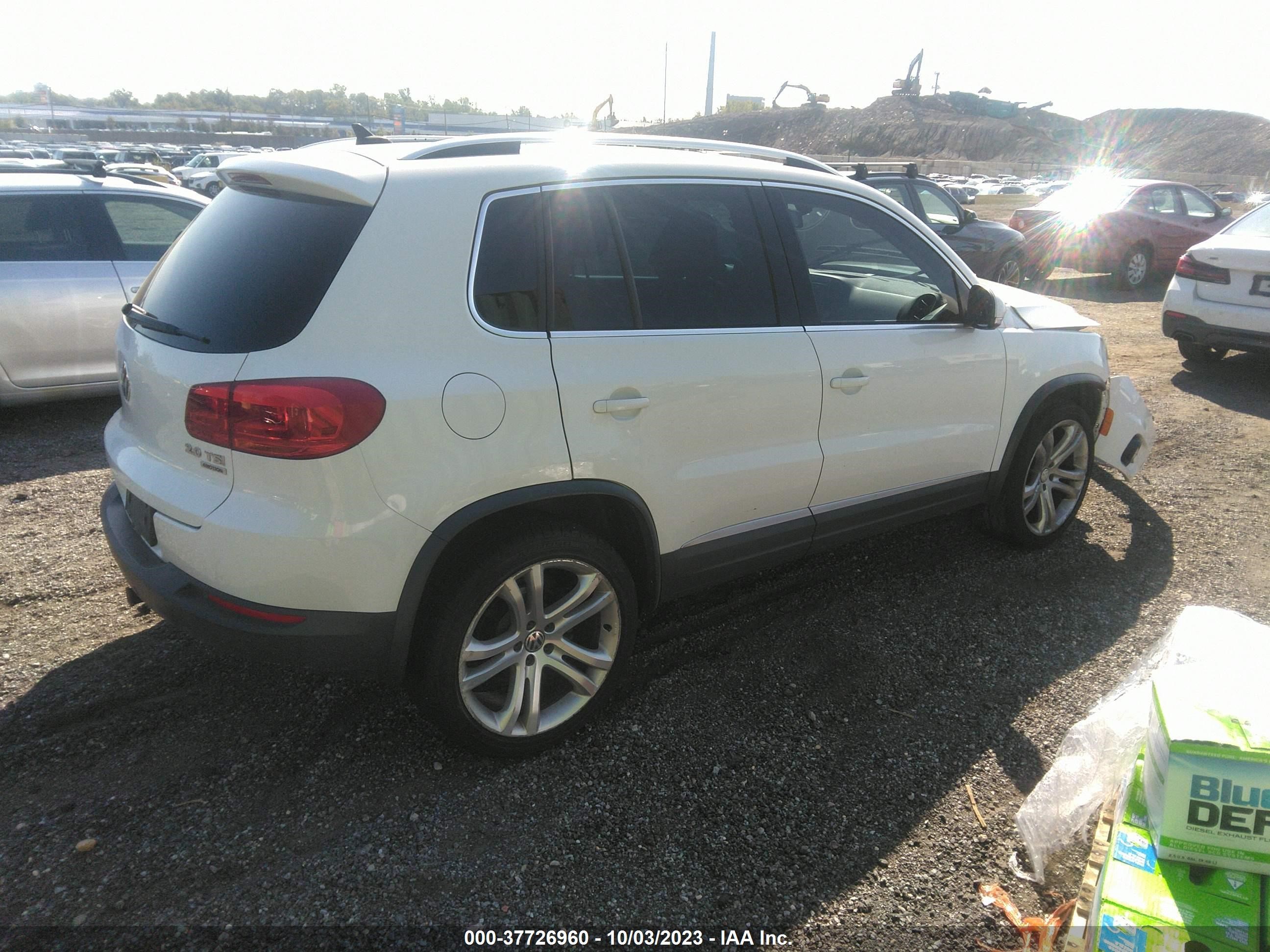 Photo 3 VIN: WVGBV7AX8CW548565 - VOLKSWAGEN TIGUAN 