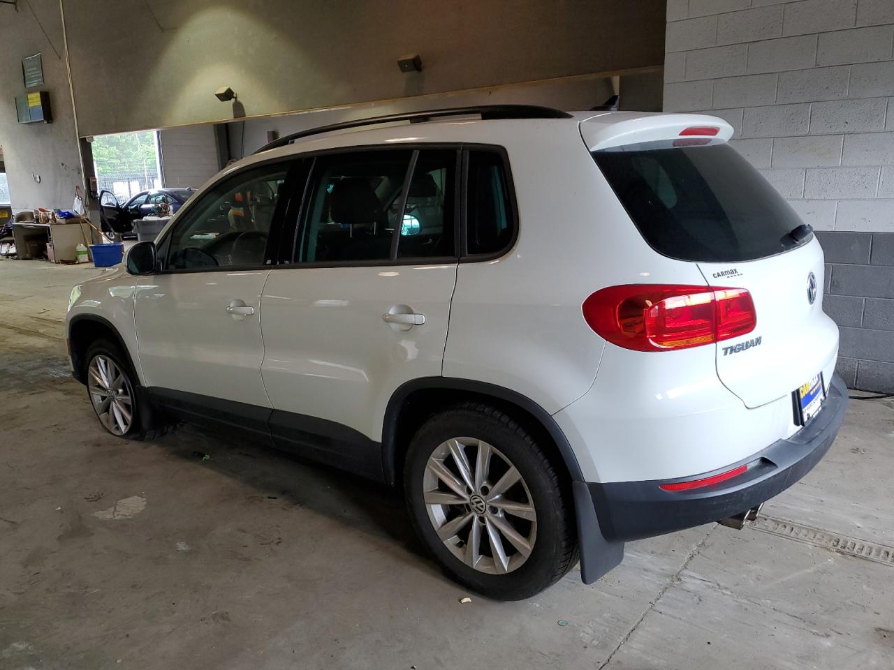 Photo 1 VIN: WVGBV7AX8FW581506 - VOLKSWAGEN TIGUAN 