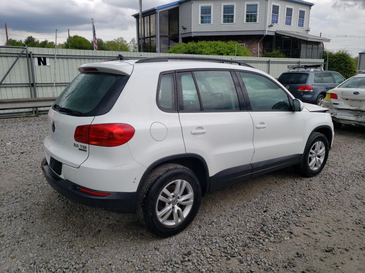 Photo 2 VIN: WVGBV7AX9FW610740 - VOLKSWAGEN TIGUAN 