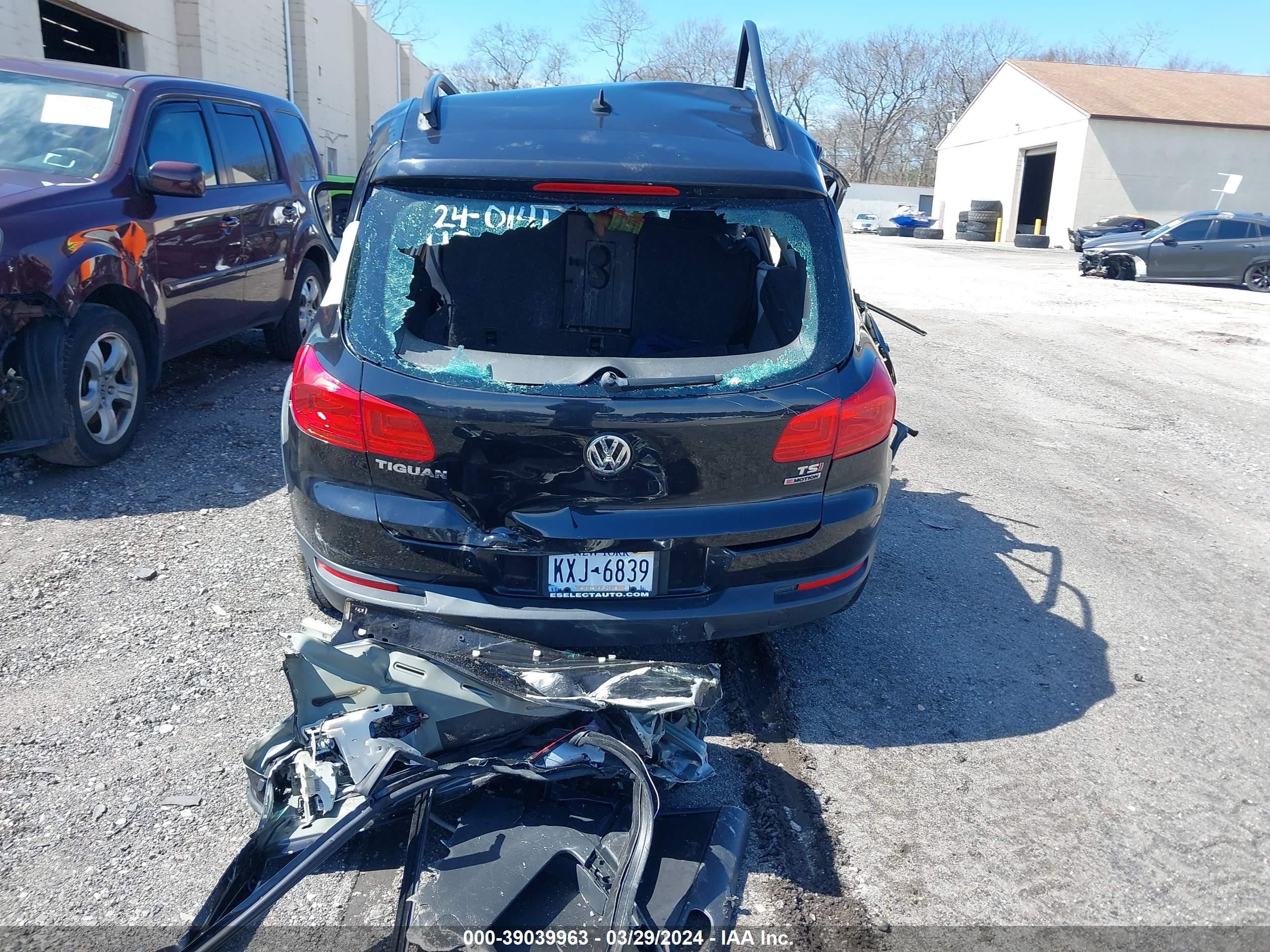 Photo 14 VIN: WVGBV7AX9GW011743 - VOLKSWAGEN TIGUAN 