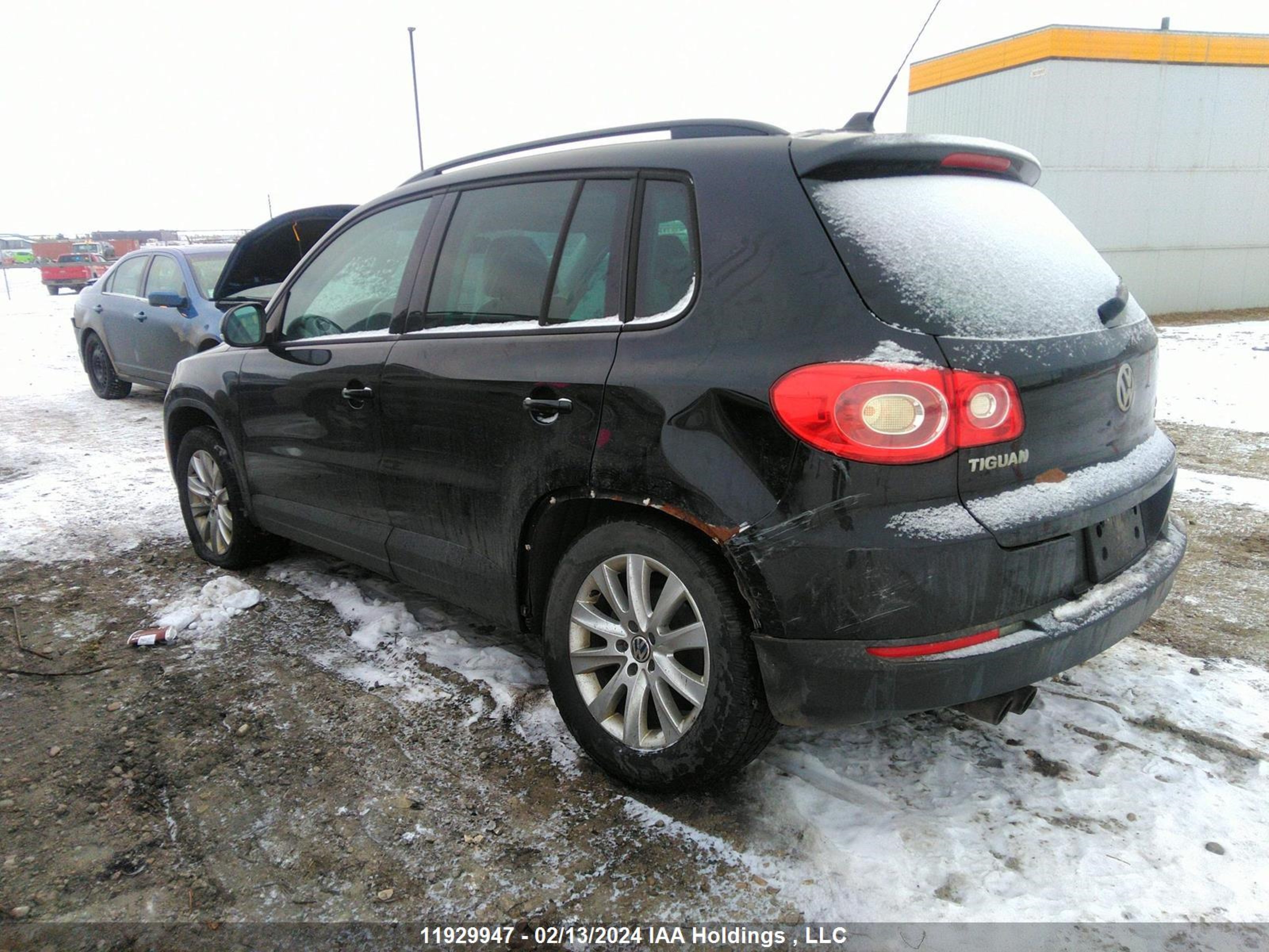 Photo 2 VIN: WVGBV7AXXAW512180 - VOLKSWAGEN TIGUAN 