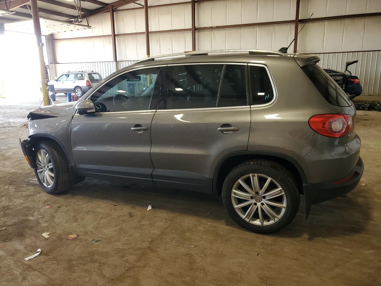 Photo 1 VIN: WVGBV7AXXBW560389 - VOLKSWAGEN TIGUAN 