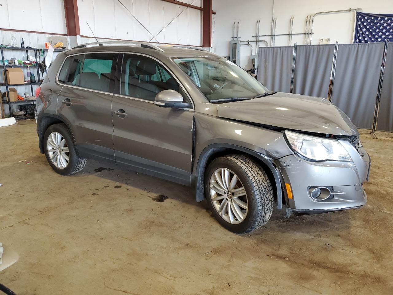 Photo 3 VIN: WVGBV7AXXBW560389 - VOLKSWAGEN TIGUAN 