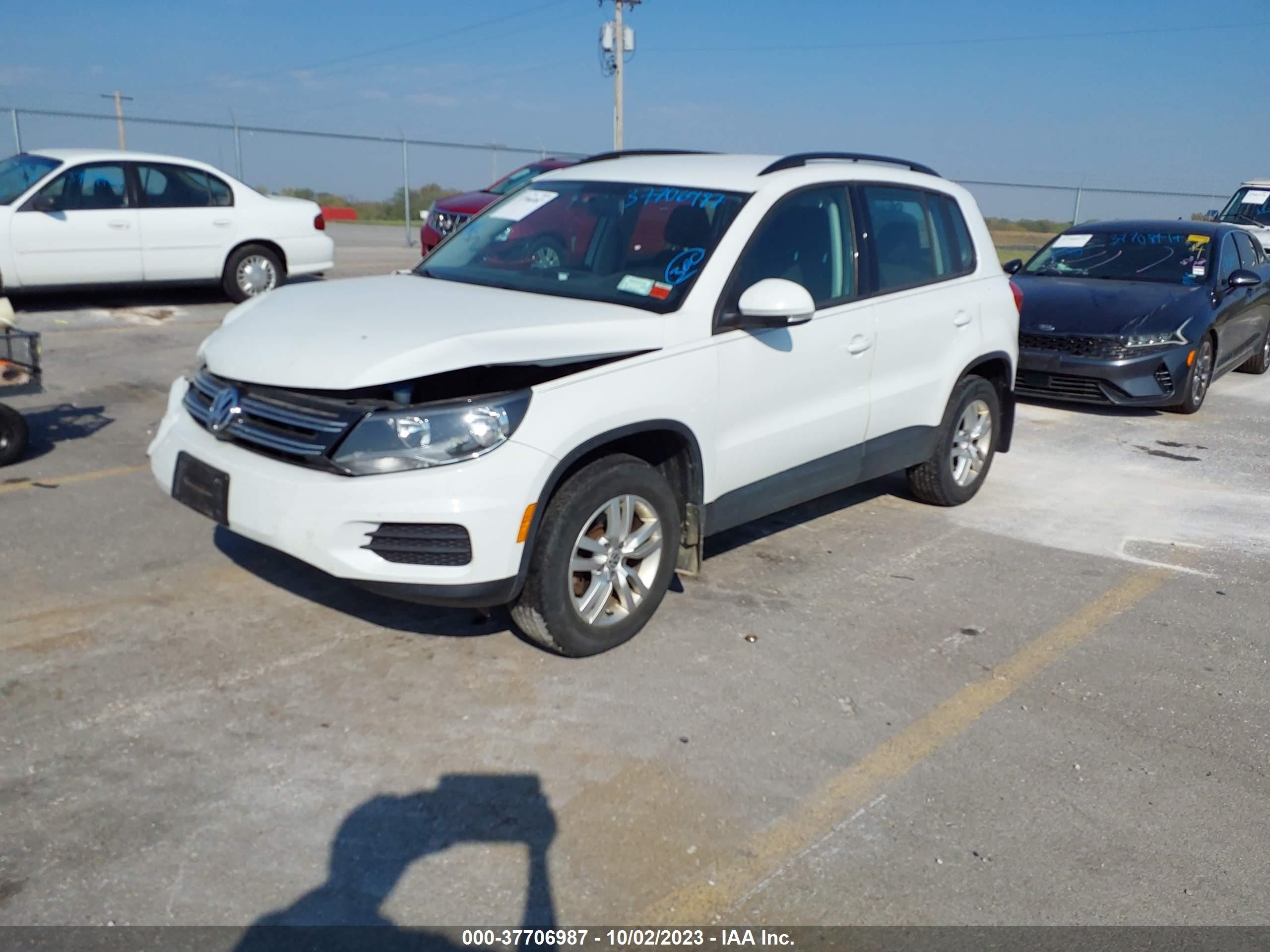 Photo 1 VIN: WVGBV7AXXFW561077 - VOLKSWAGEN TIGUAN 