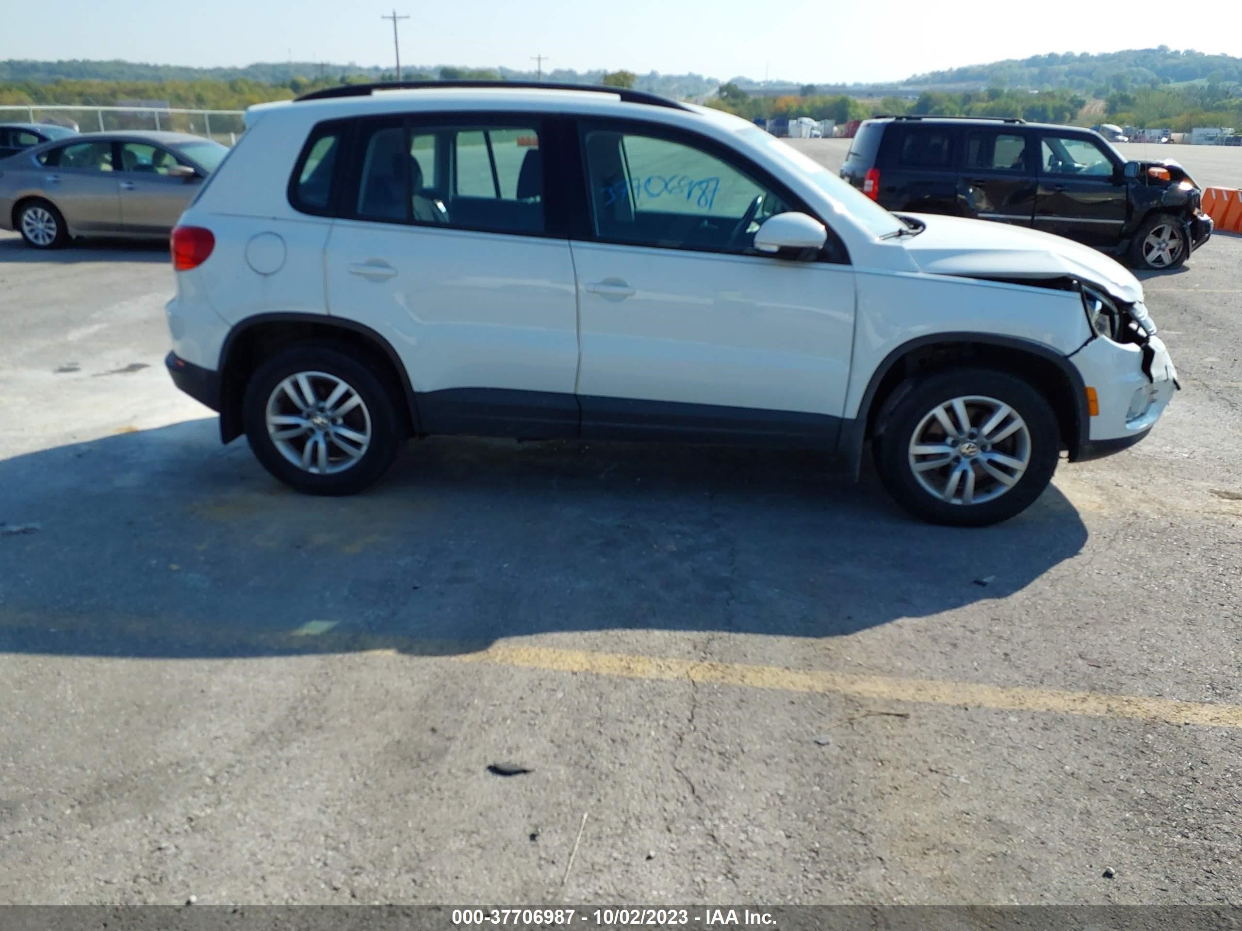 Photo 12 VIN: WVGBV7AXXFW561077 - VOLKSWAGEN TIGUAN 