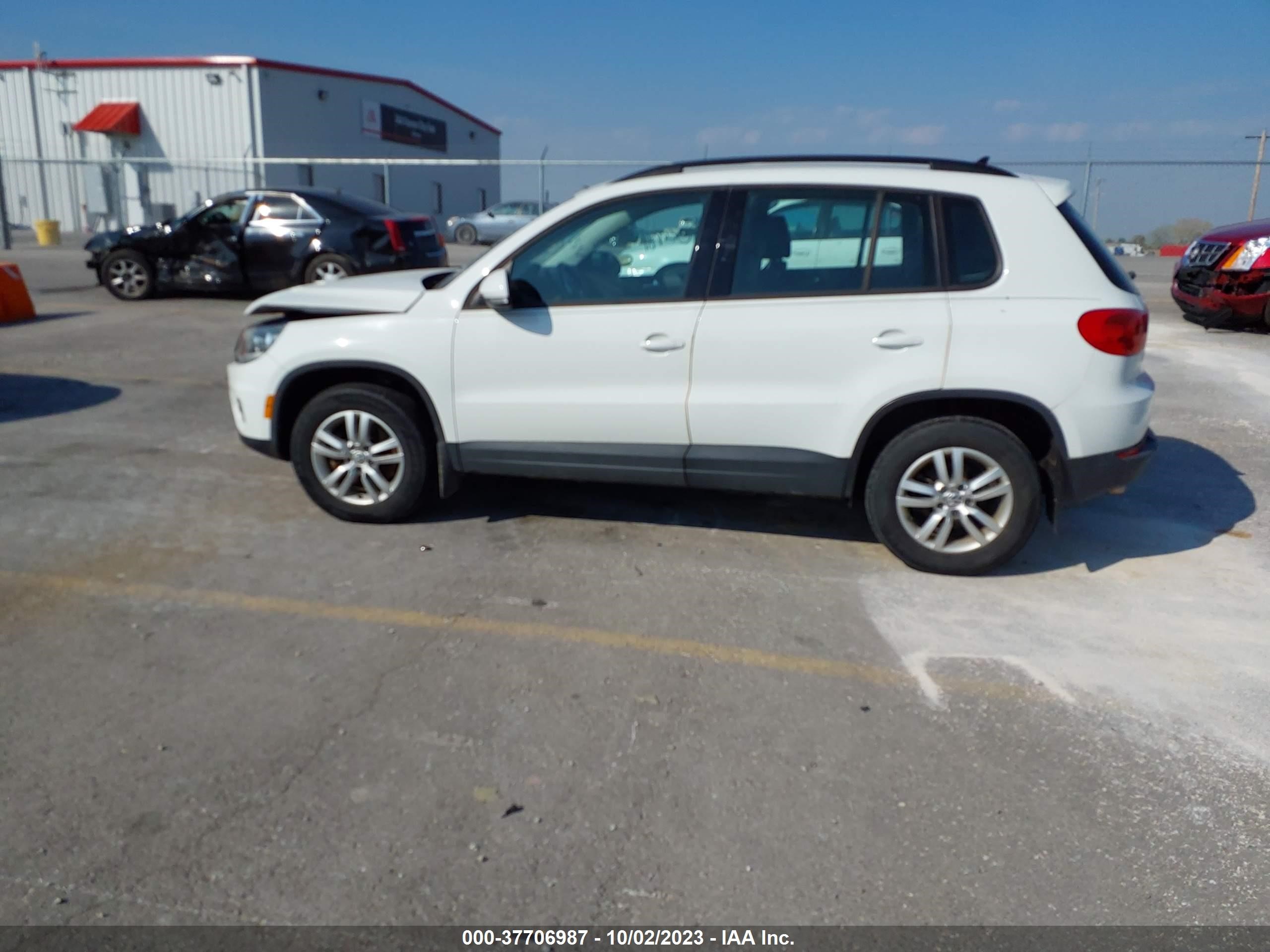 Photo 13 VIN: WVGBV7AXXFW561077 - VOLKSWAGEN TIGUAN 